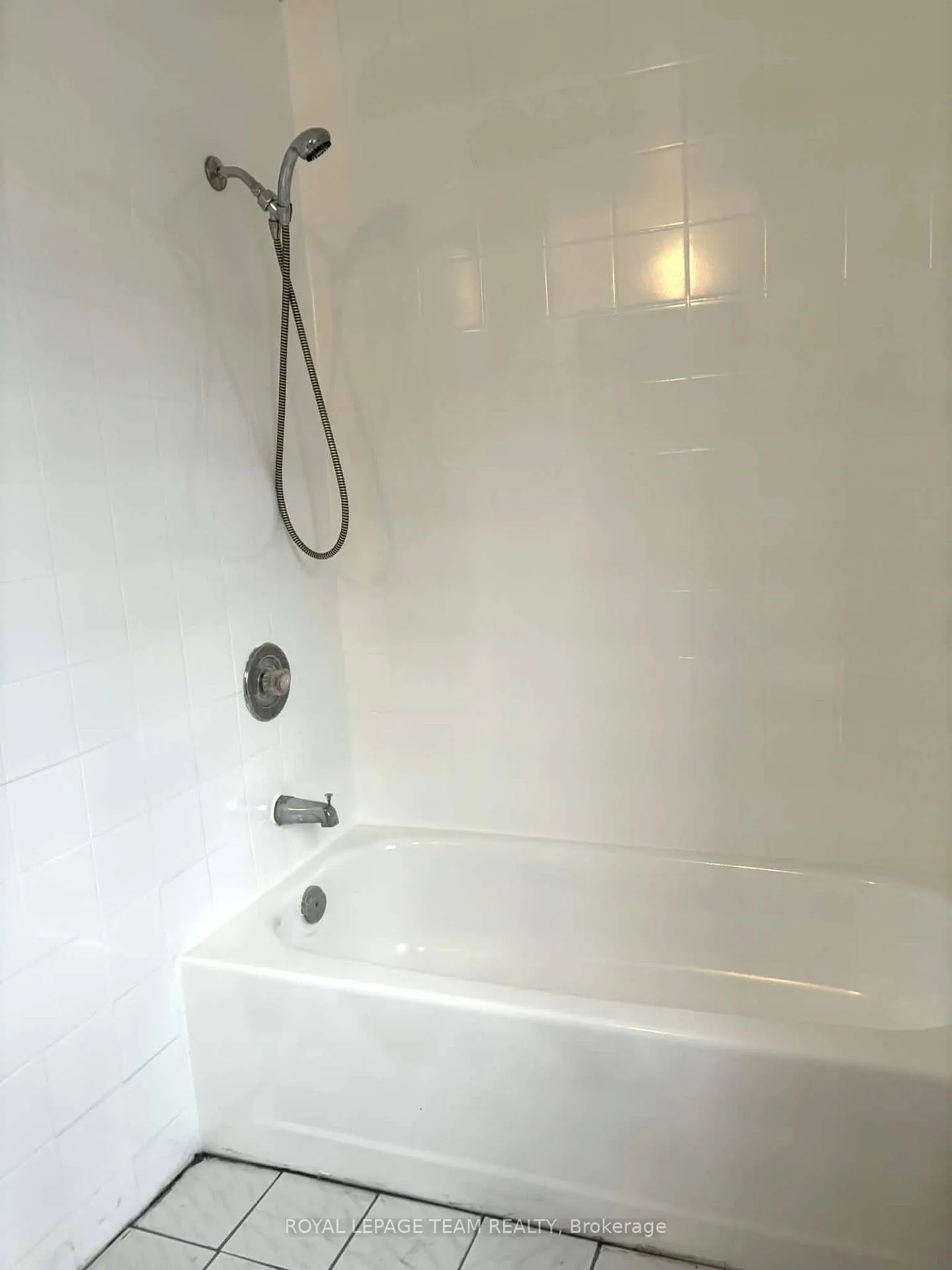 Photo 11 of Unit 3, 187 Bradley Avenue, Ottawa, Vanier — HOMEH