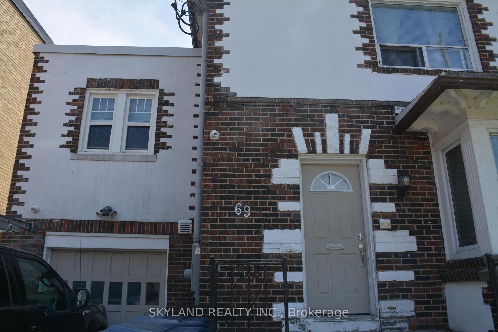 Photo 2 of Unit 3, 69 Lake Shore Drive, Etobicoke, New Toronto — HOMEH