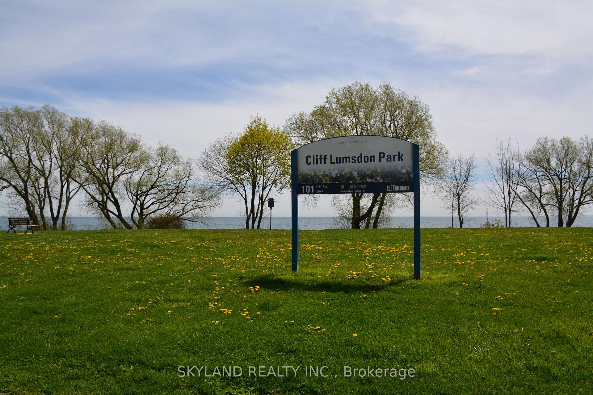 Photo 5 of Unit 3, 69 Lake Shore Drive, Etobicoke, New Toronto — HOMEH