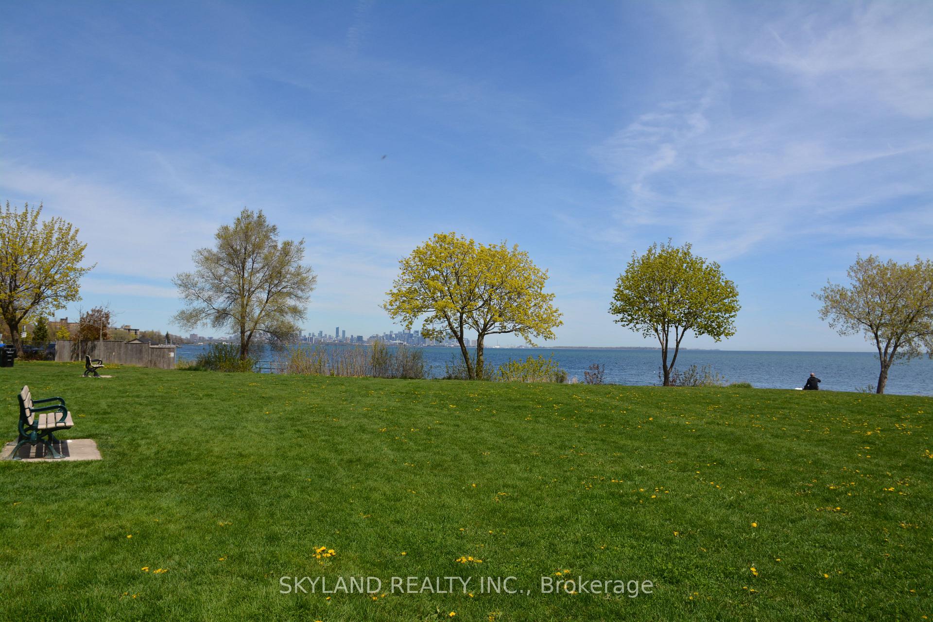 Photo 6 of Unit 3, 69 Lake Shore Drive, Etobicoke, New Toronto — HOMEH