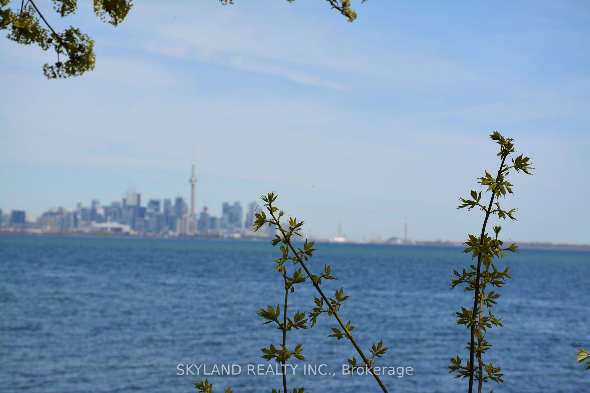 Photo 8 of Unit 3, 69 Lake Shore Drive, Etobicoke, New Toronto — HOMEH