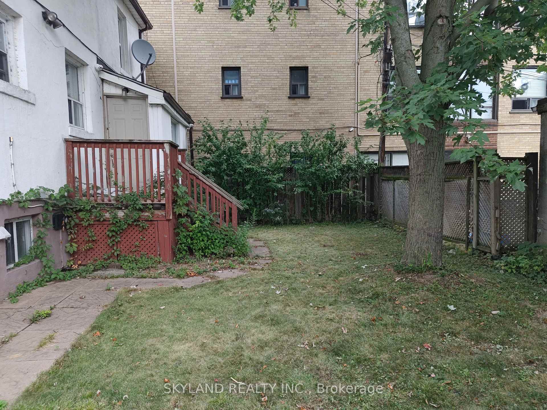 Photo 10 of Unit 3, 69 Lake Shore Drive, Etobicoke, New Toronto — HOMEH