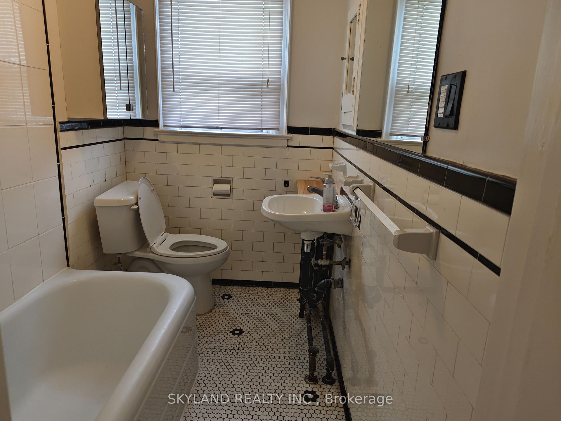 Photo 16 of Unit 3, 69 Lake Shore Drive, Etobicoke, New Toronto — HOMEH