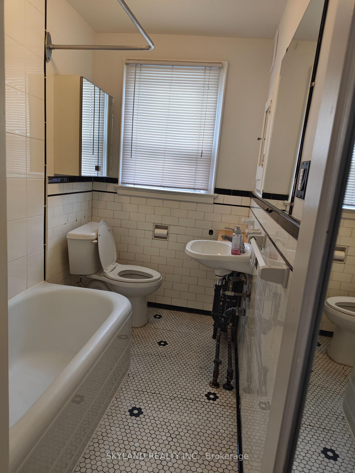 Photo 17 of Unit 3, 69 Lake Shore Drive, Etobicoke, New Toronto — HOMEH