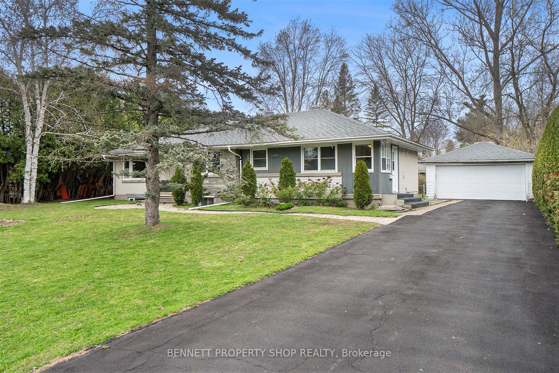 Photo 2 of 111 Arbeatha Street, Ottawa, Arbeatha Park — HOMEH