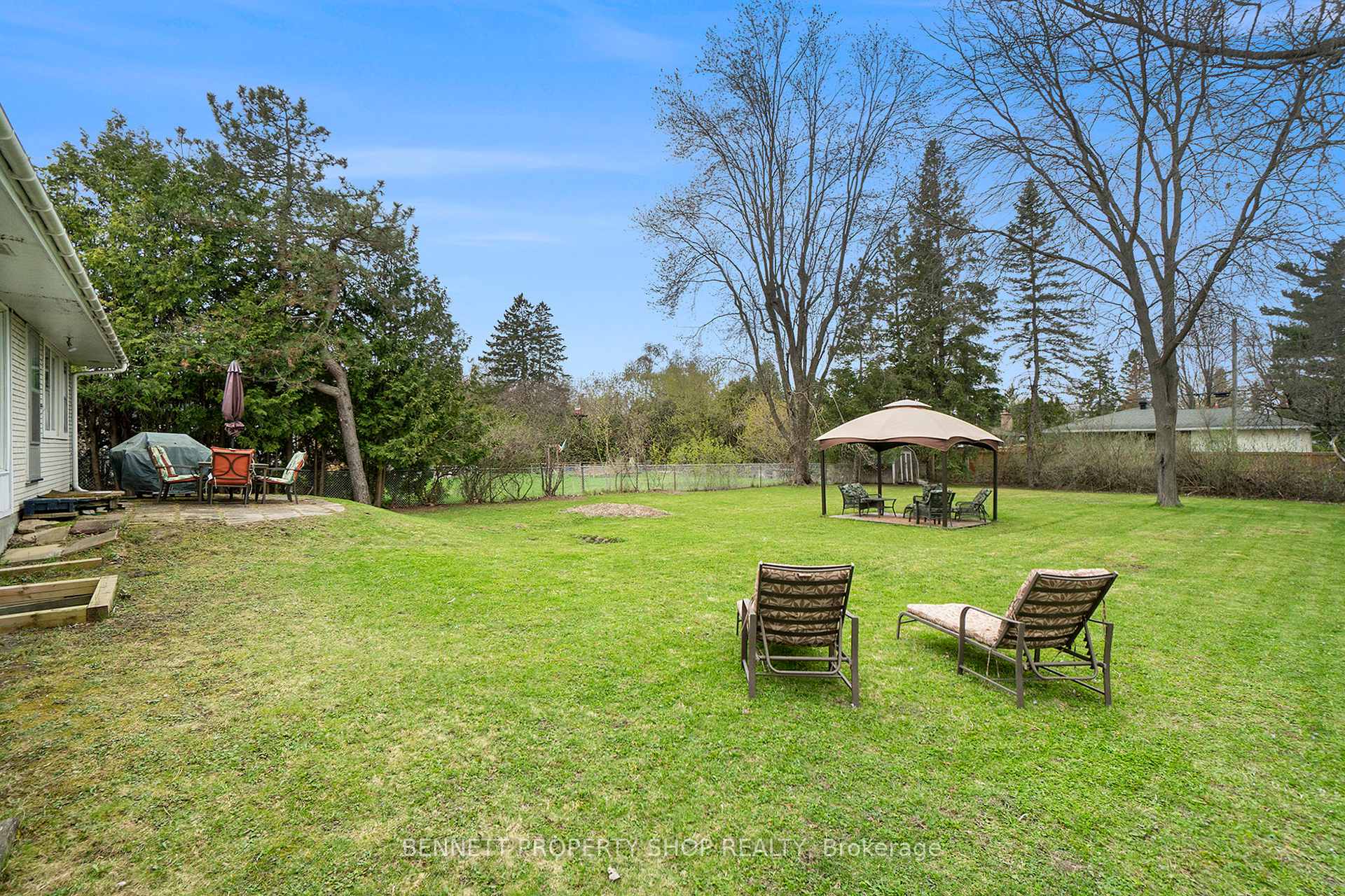 Photo 3 of 111 Arbeatha Street, Ottawa, Arbeatha Park — HOMEH