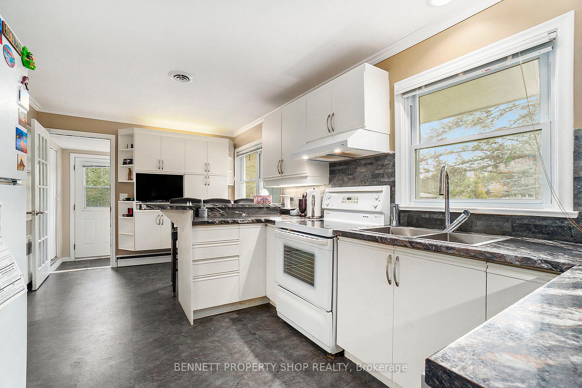 Photo 11 of 111 Arbeatha Street, Ottawa, Arbeatha Park — HOMEH
