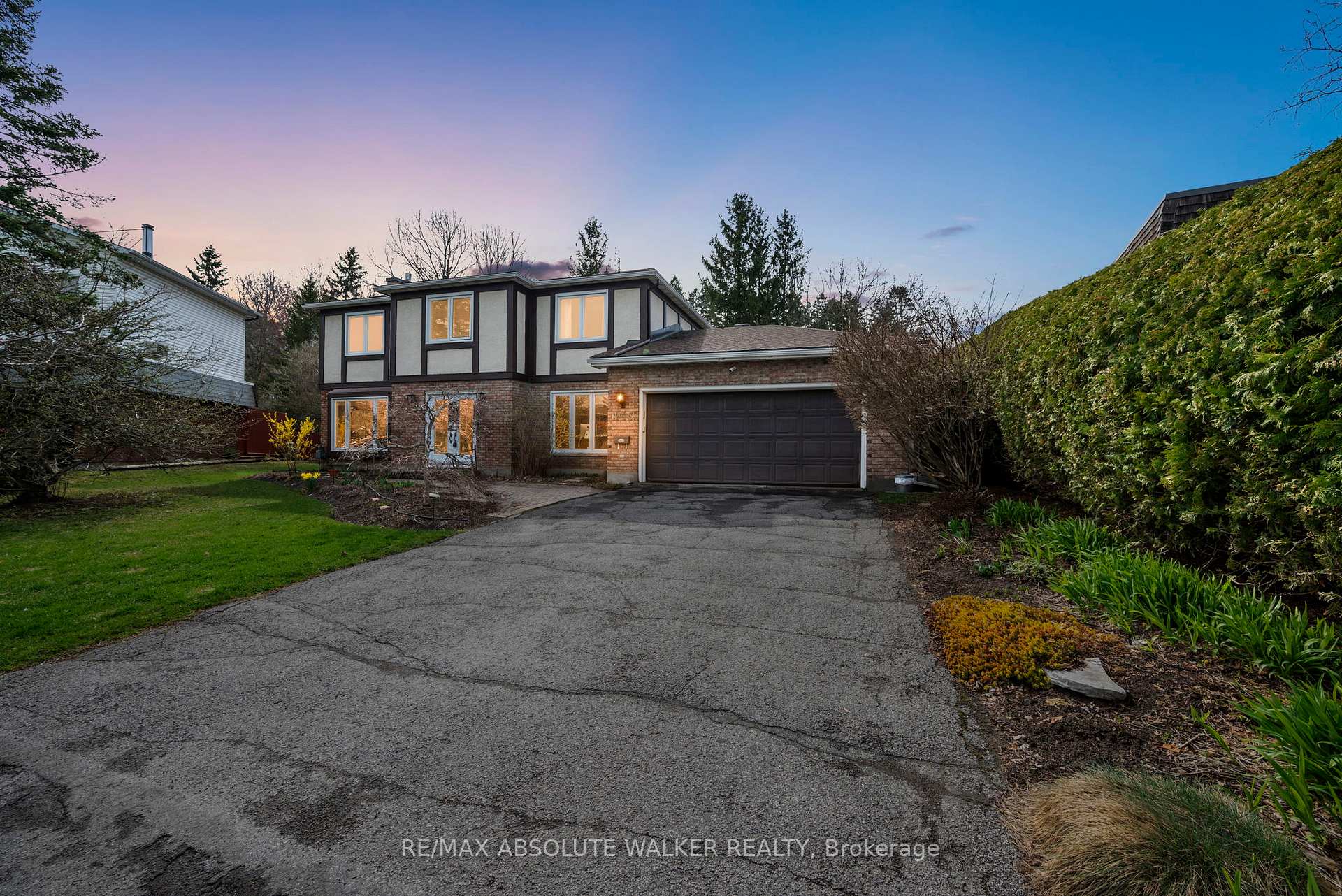 Photo 2 of 1946 Ludgate Crescent, Ottawa, Beaconwood — HOMEH