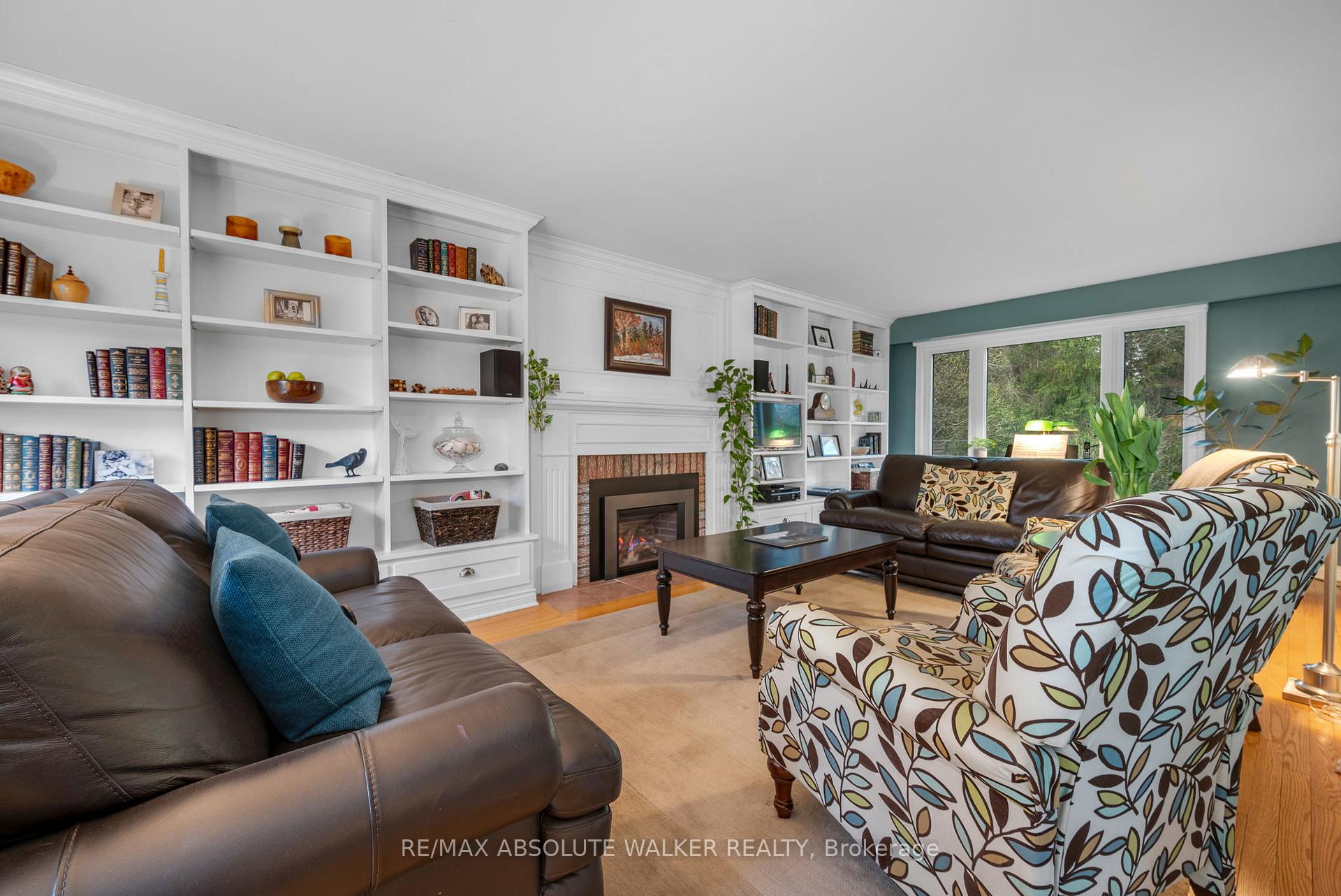 Photo 3 of 1946 Ludgate Crescent, Ottawa, Beaconwood — HOMEH