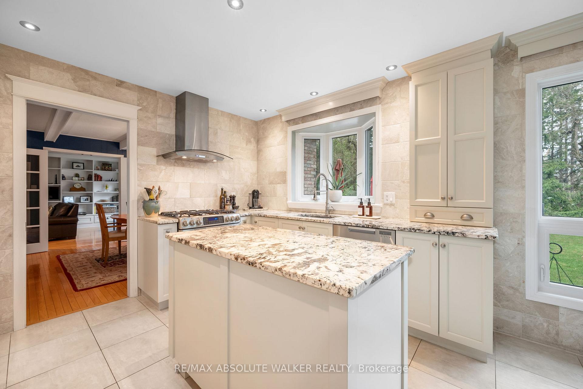 Photo 11 of 1946 Ludgate Crescent, Ottawa, Beaconwood — HOMEH