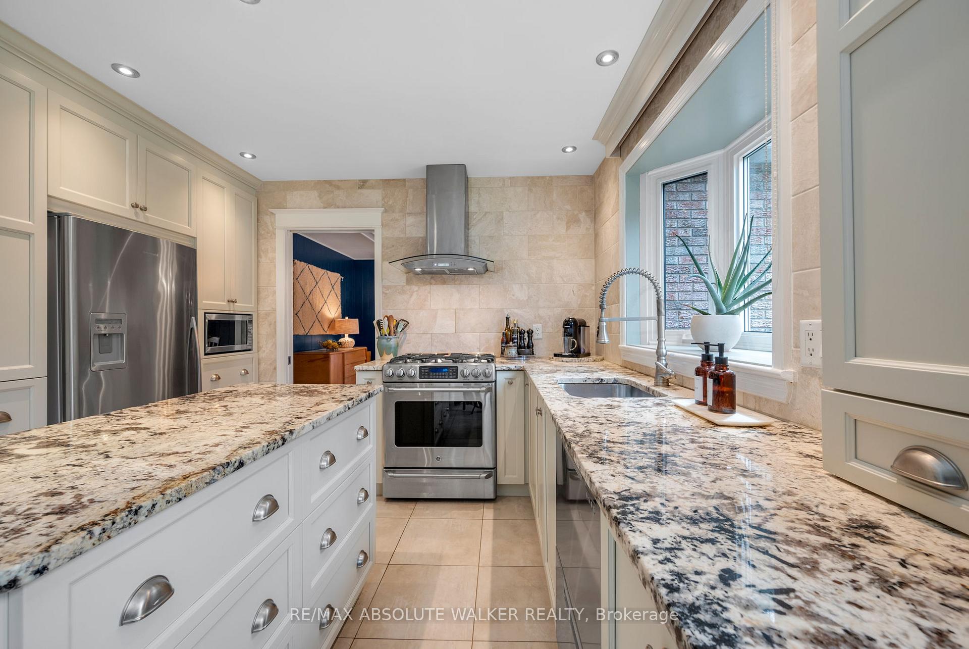 Photo 15 of 1946 Ludgate Crescent, Ottawa, Beaconwood — HOMEH