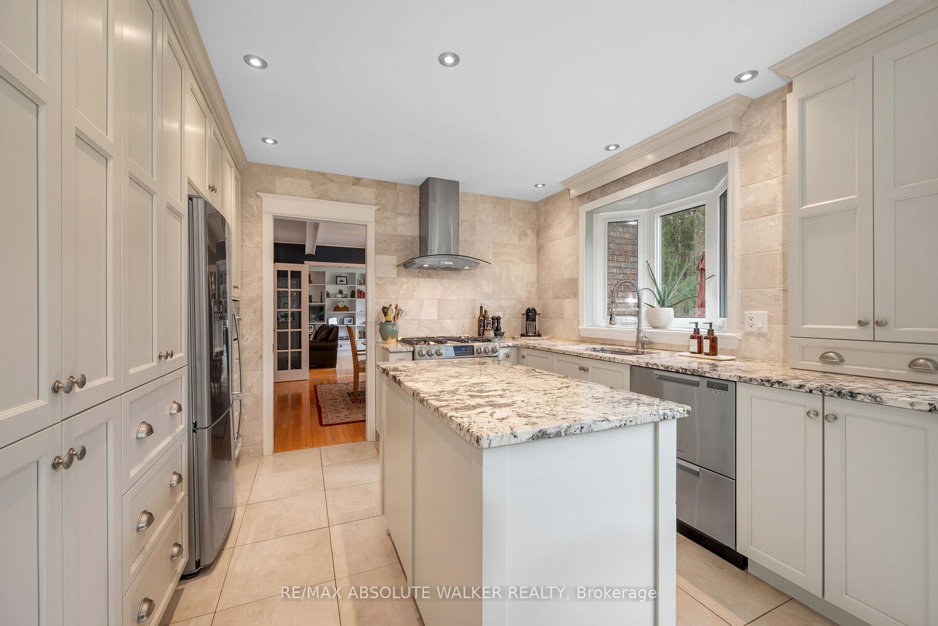 Photo 14 of 1946 Ludgate Crescent, Ottawa, Beaconwood — HOMEH