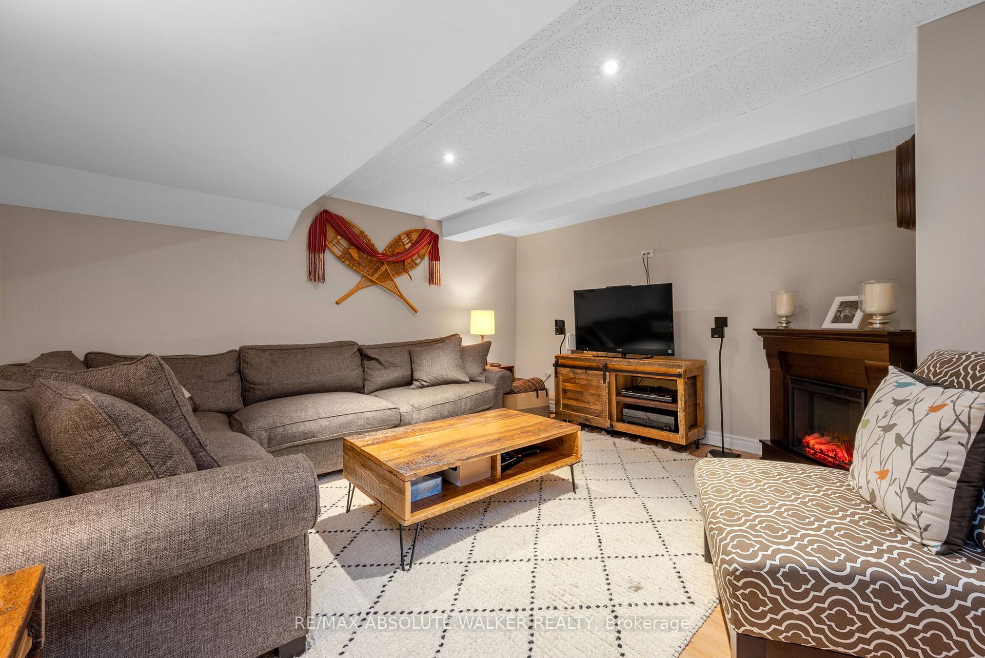Photo 31 of 1946 Ludgate Crescent, Ottawa, Beaconwood — HOMEH
