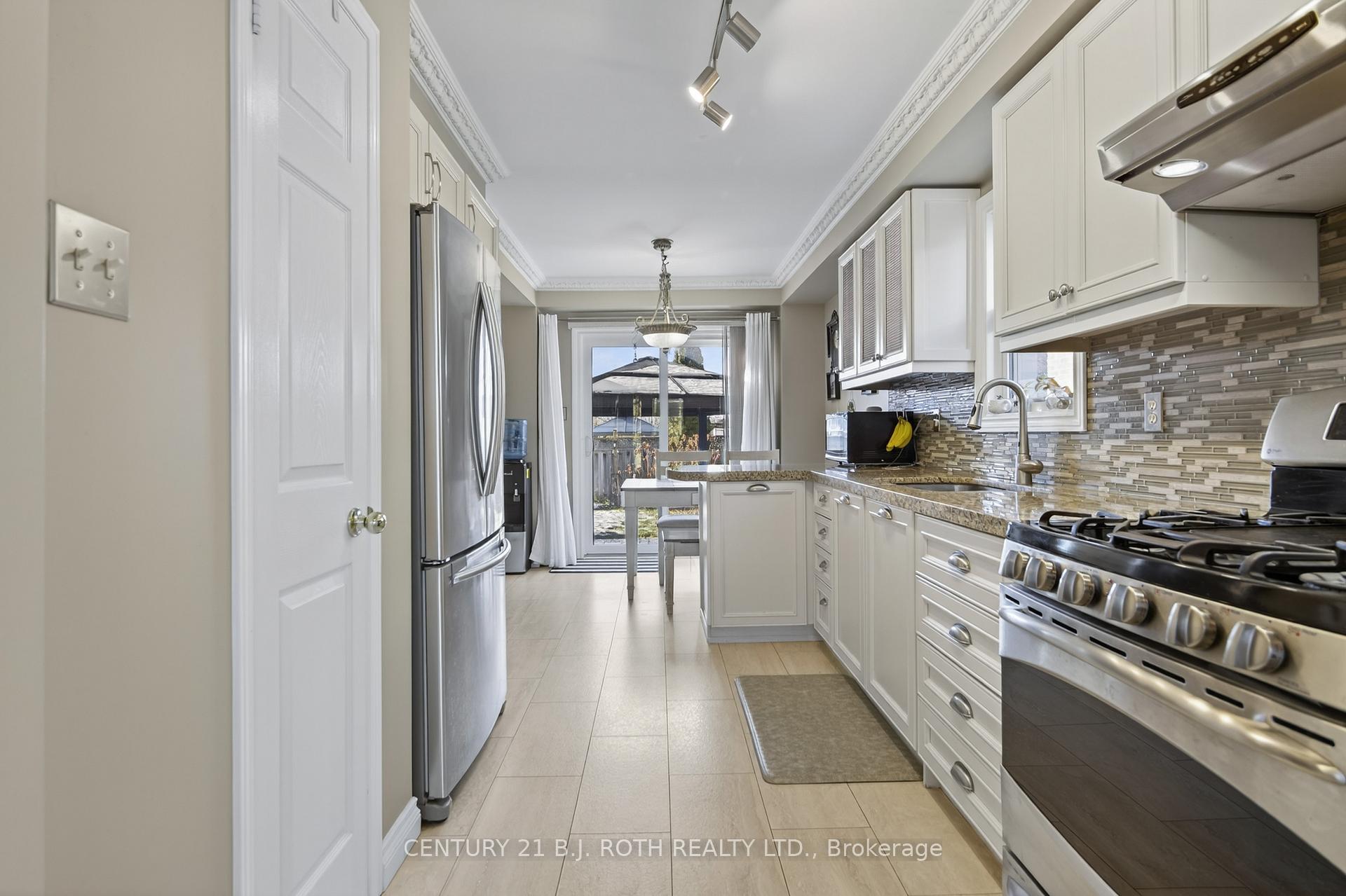 Photo 3 of 73 Rundle Crescent, Barrie, Holly — HOMEH