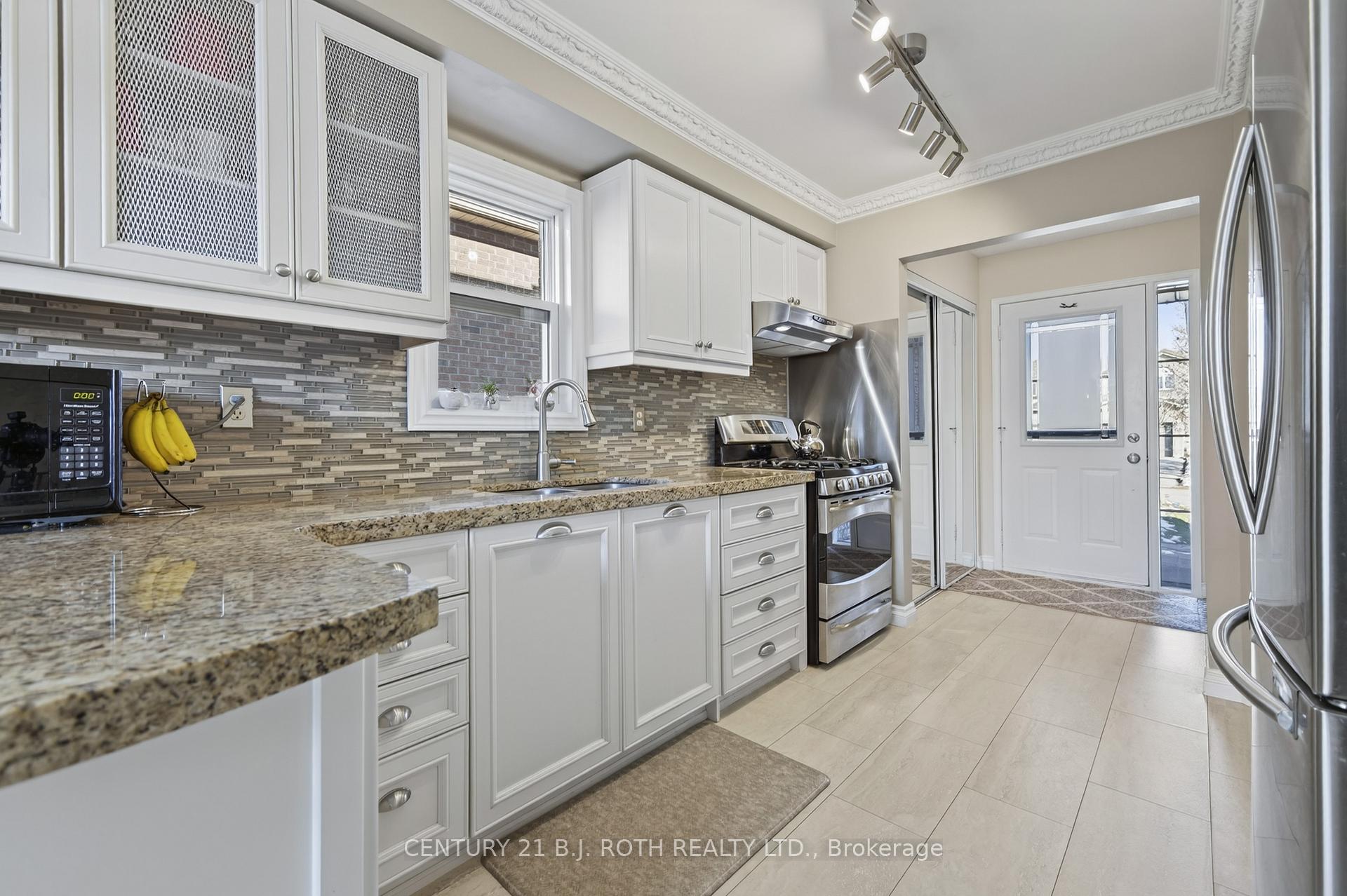 Photo 7 of 73 Rundle Crescent, Barrie, Holly — HOMEH
