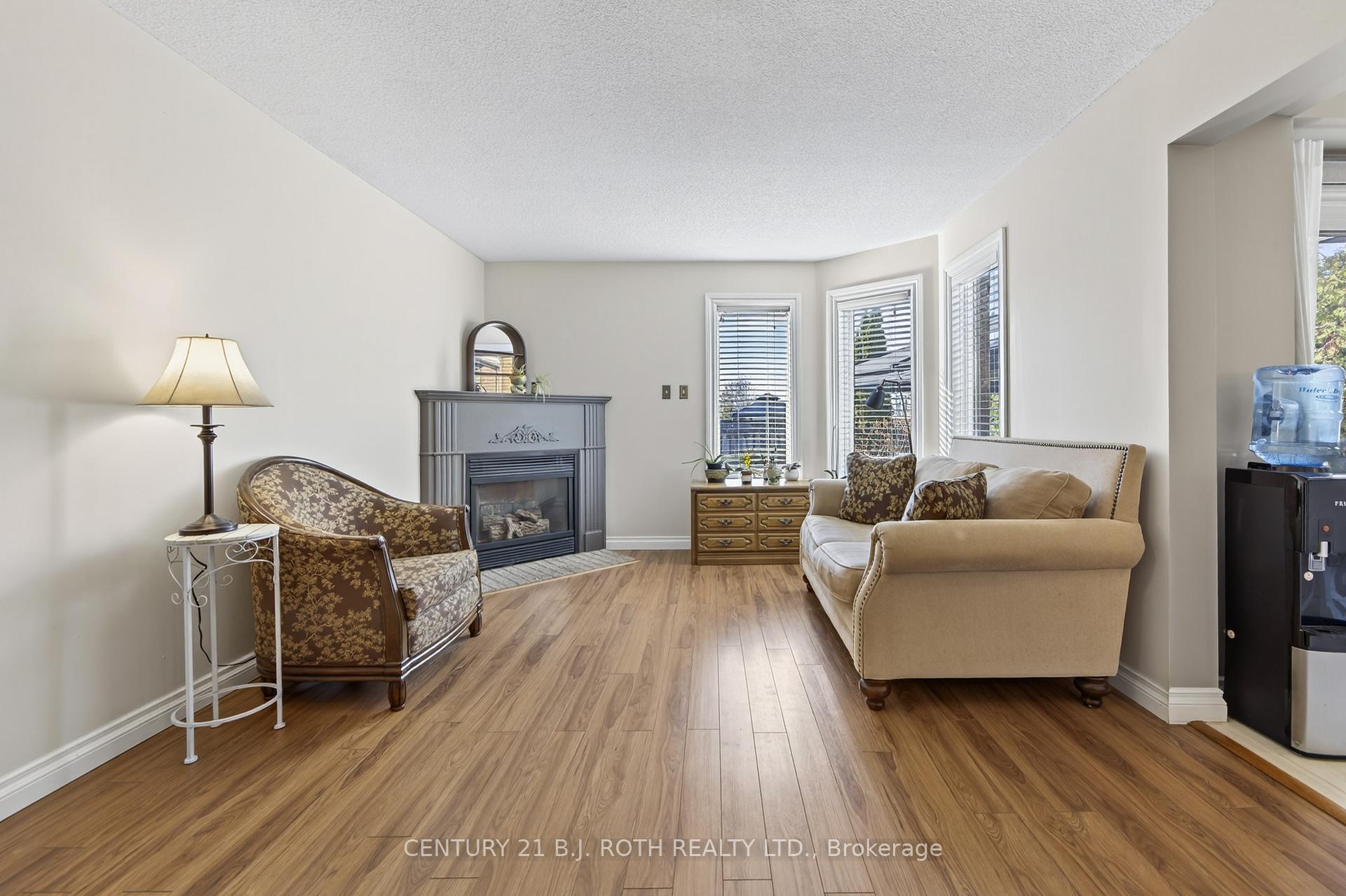 Photo 11 of 73 Rundle Crescent, Barrie, Holly — HOMEH