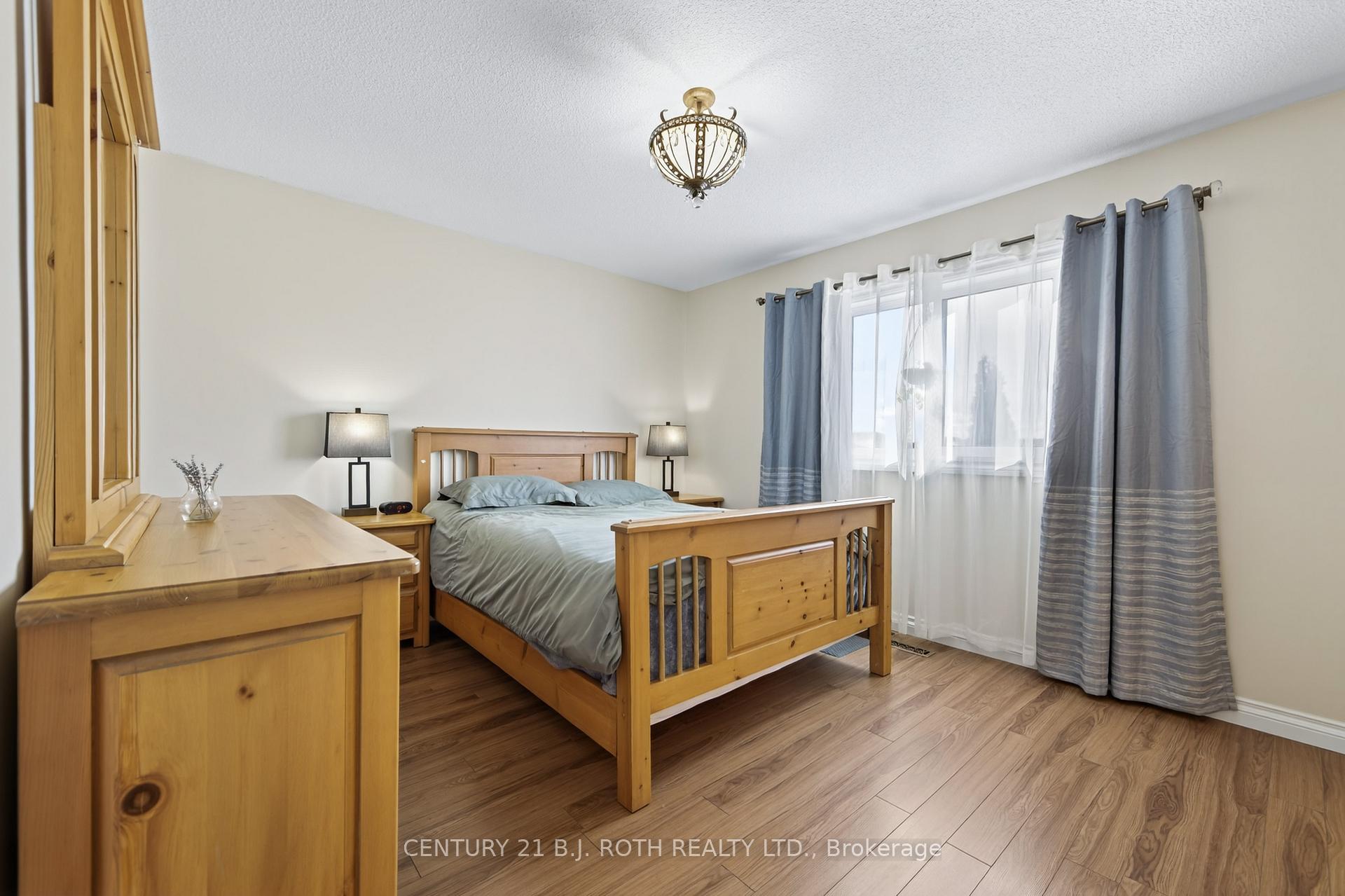 Photo 20 of 73 Rundle Crescent, Barrie, Holly — HOMEH
