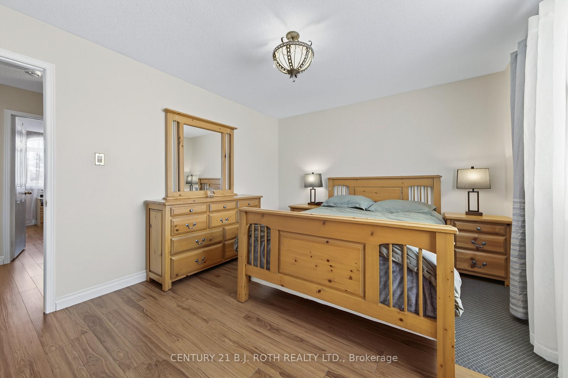 Photo 17 of 73 Rundle Crescent, Barrie, Holly — HOMEH
