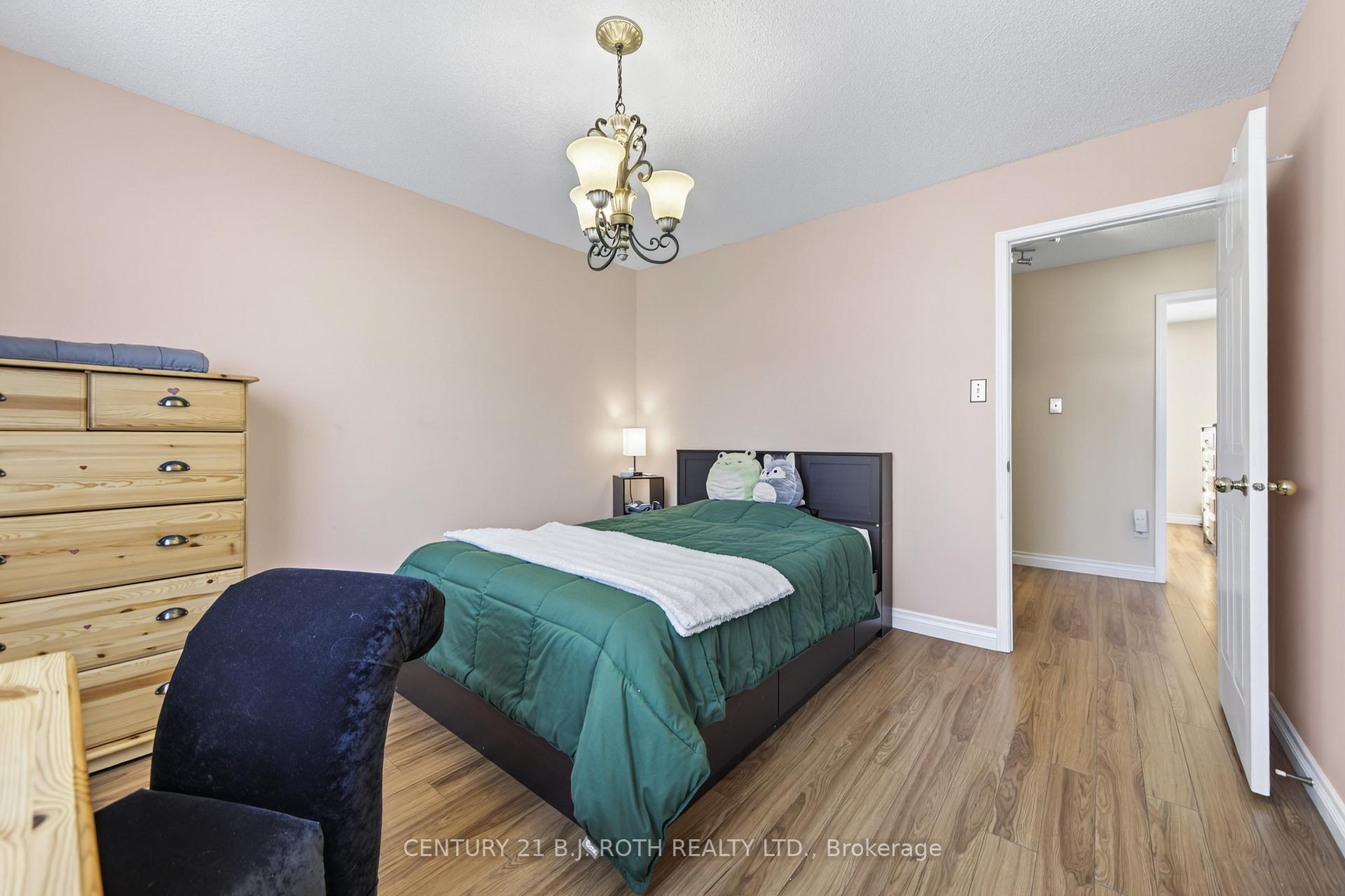 Photo 19 of 73 Rundle Crescent, Barrie, Holly — HOMEH
