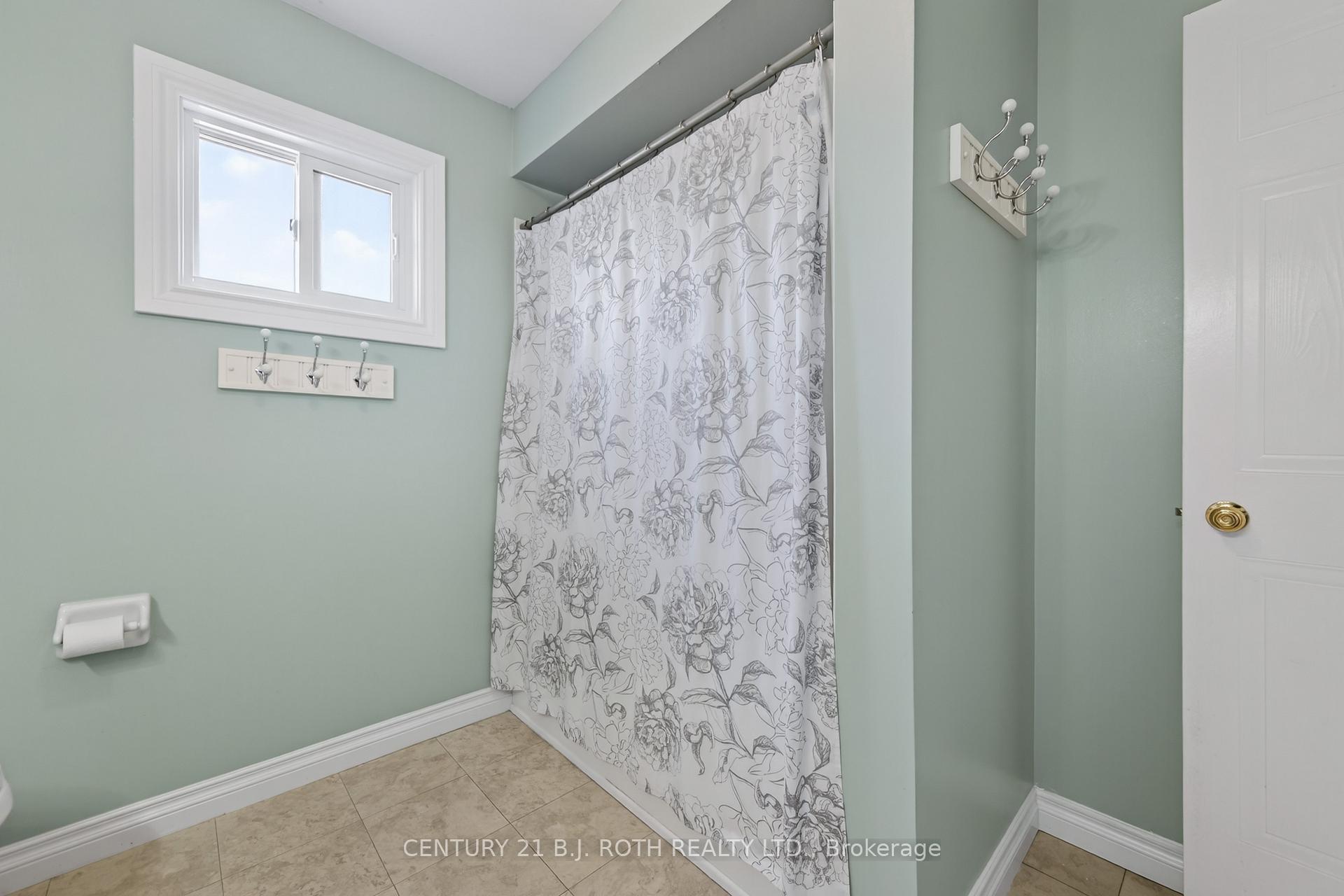 Photo 23 of 73 Rundle Crescent, Barrie, Holly — HOMEH