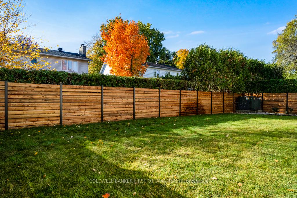Photo 3 of 1925 Camborne Crescent, Ottawa, Guildwood Estates - Urbandale Acres — HOMEH