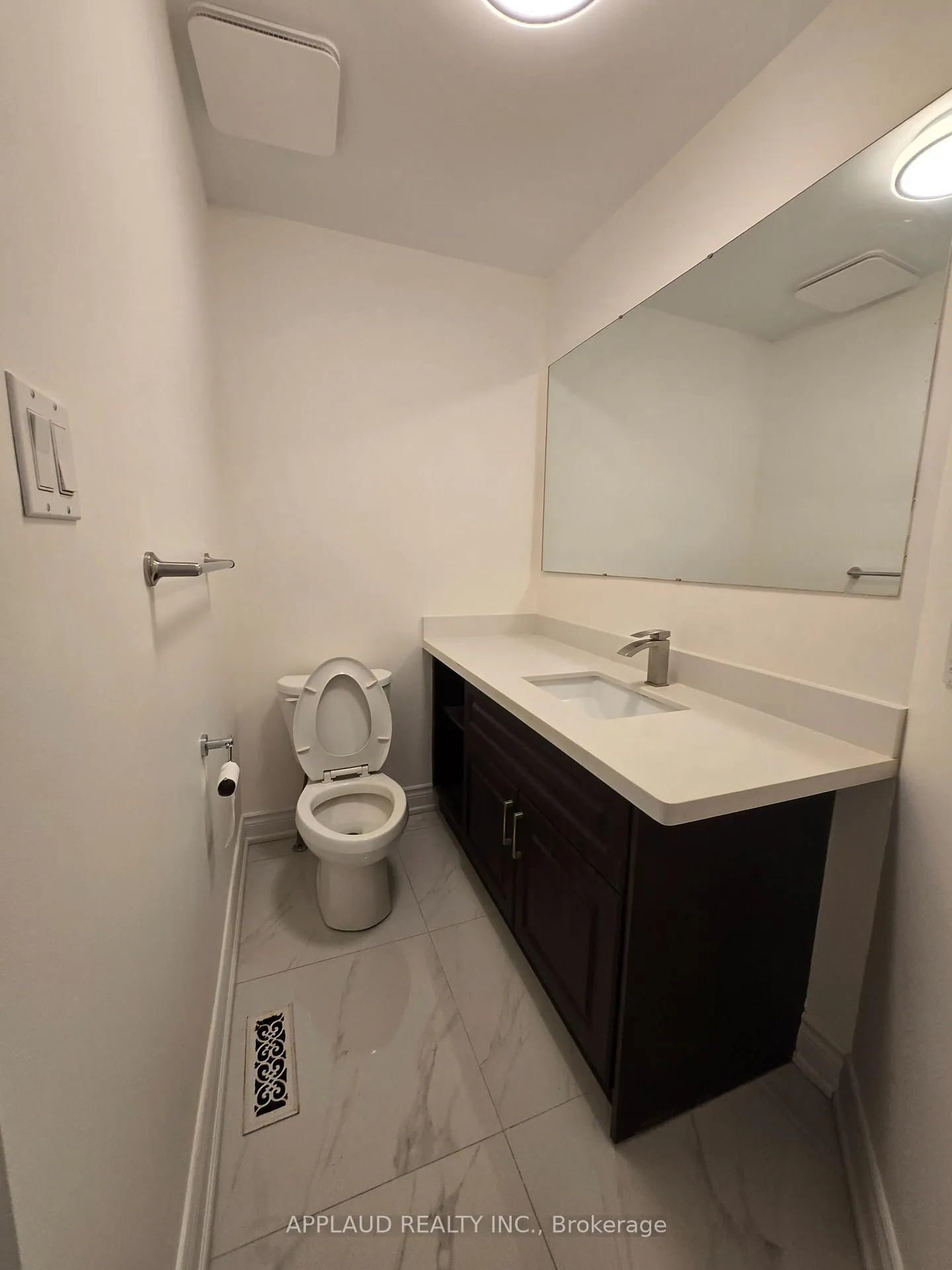 Photo 4 of 83 Roxborough Lane, Vaughan, Uplands — HOMEH