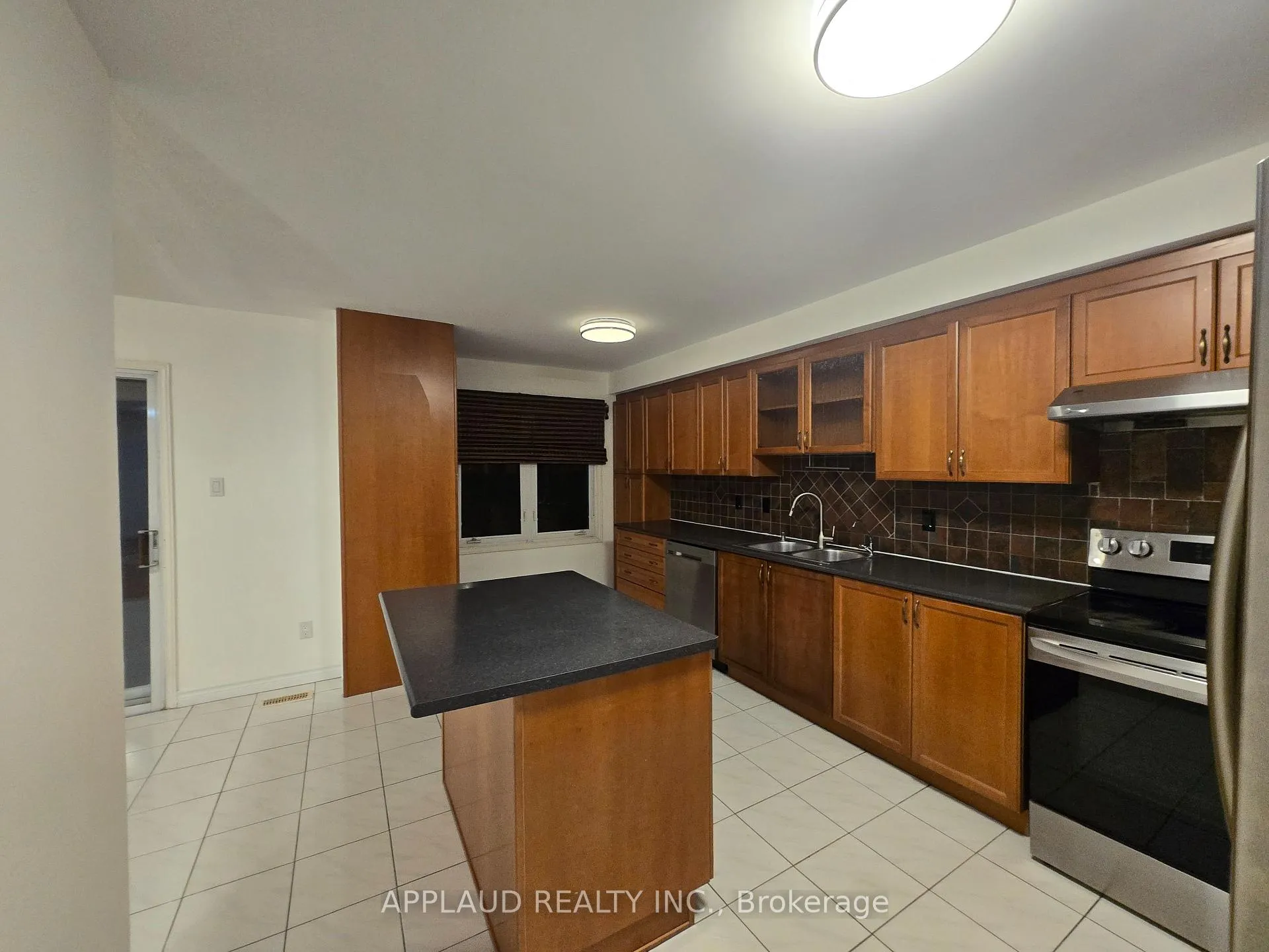 Photo 6 of 83 Roxborough Lane, Vaughan, Uplands — HOMEH