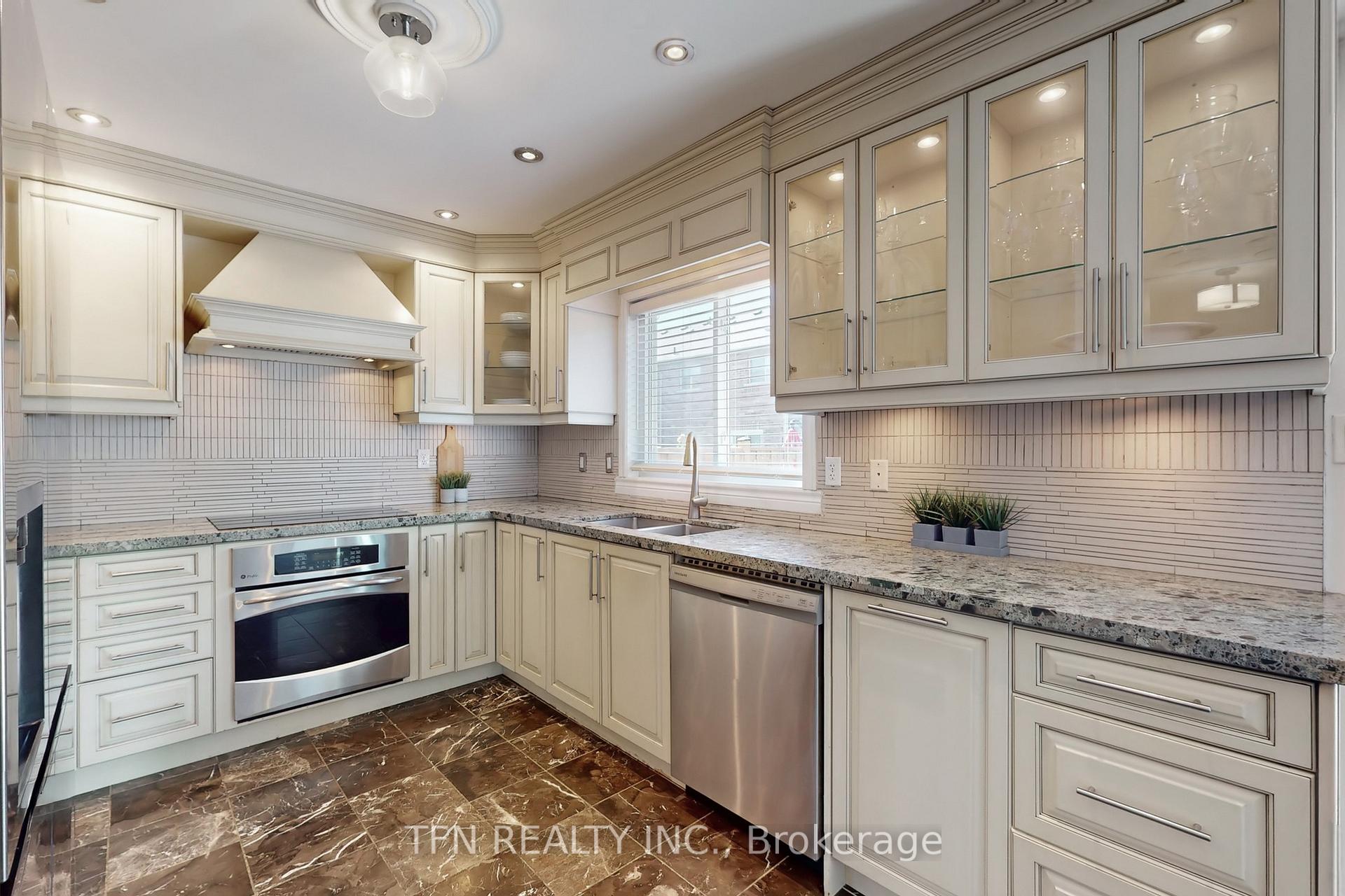 Photo 7 of 24 Lucerne Drive, Vaughan, Vellore Village — HOMEH