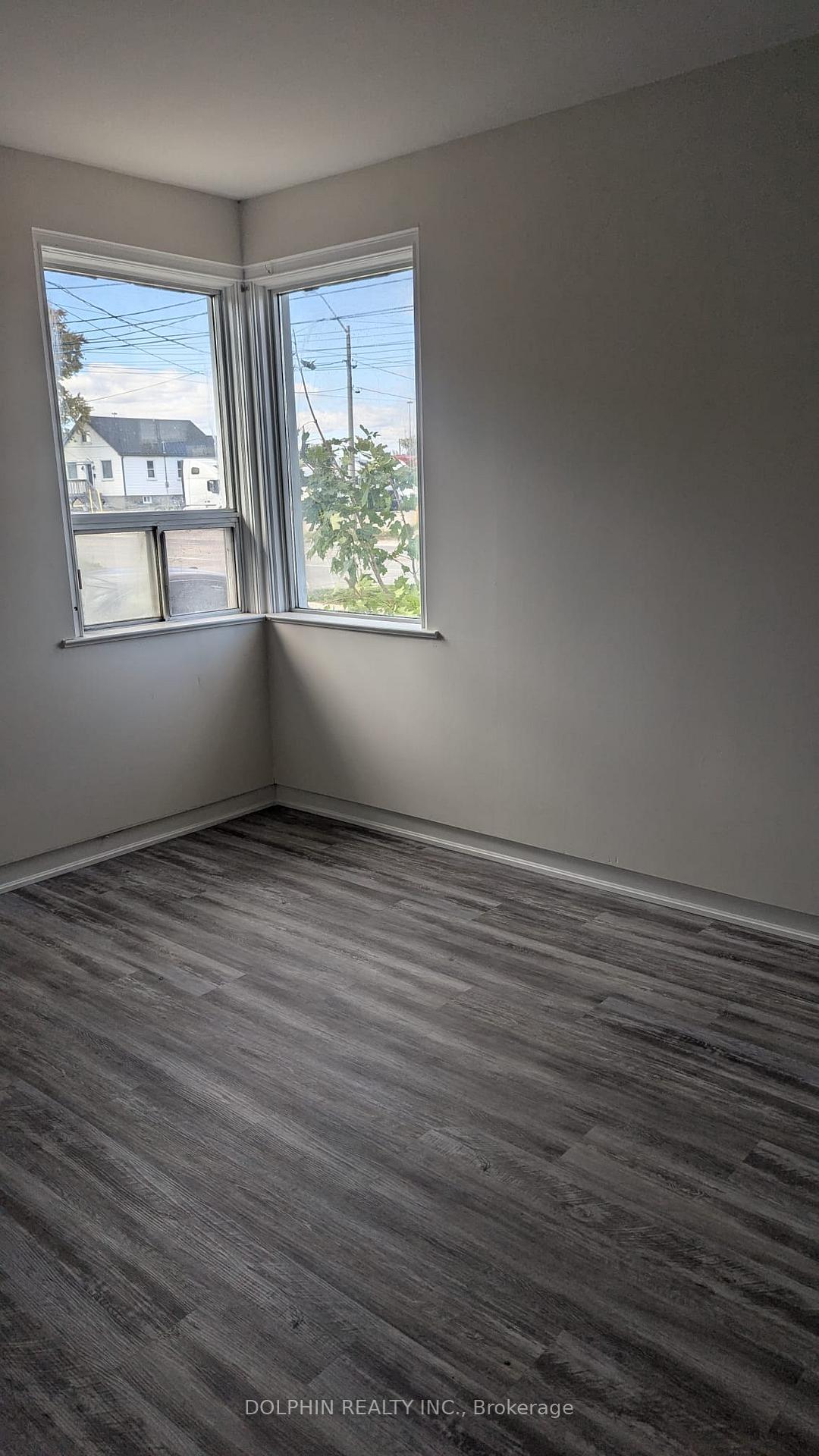 Photo 4 of 487 Evans Avenue, Etobicoke, Alderwood — HOMEH