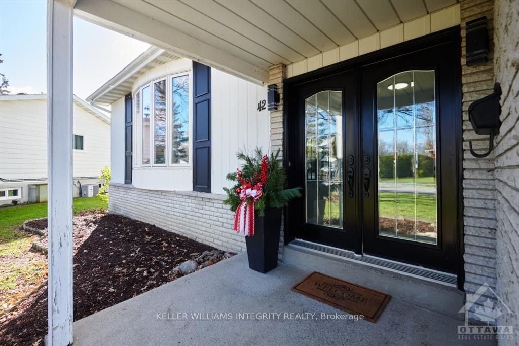 Photo 4 of 42 Woodburn Drive, Ottawa, Blackburn Hamlet — HOMEH
