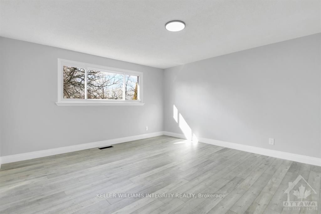 Photo 15 of 42 Woodburn Drive, Ottawa, Blackburn Hamlet — HOMEH