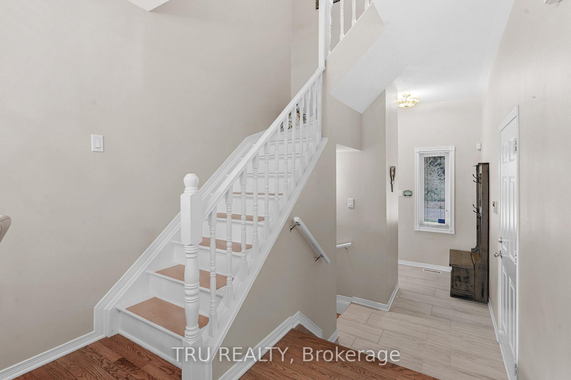 Photo 10 of 2023 Avenue O, Ottawa, Eastway Gardens/Industrial Park — HOMEH