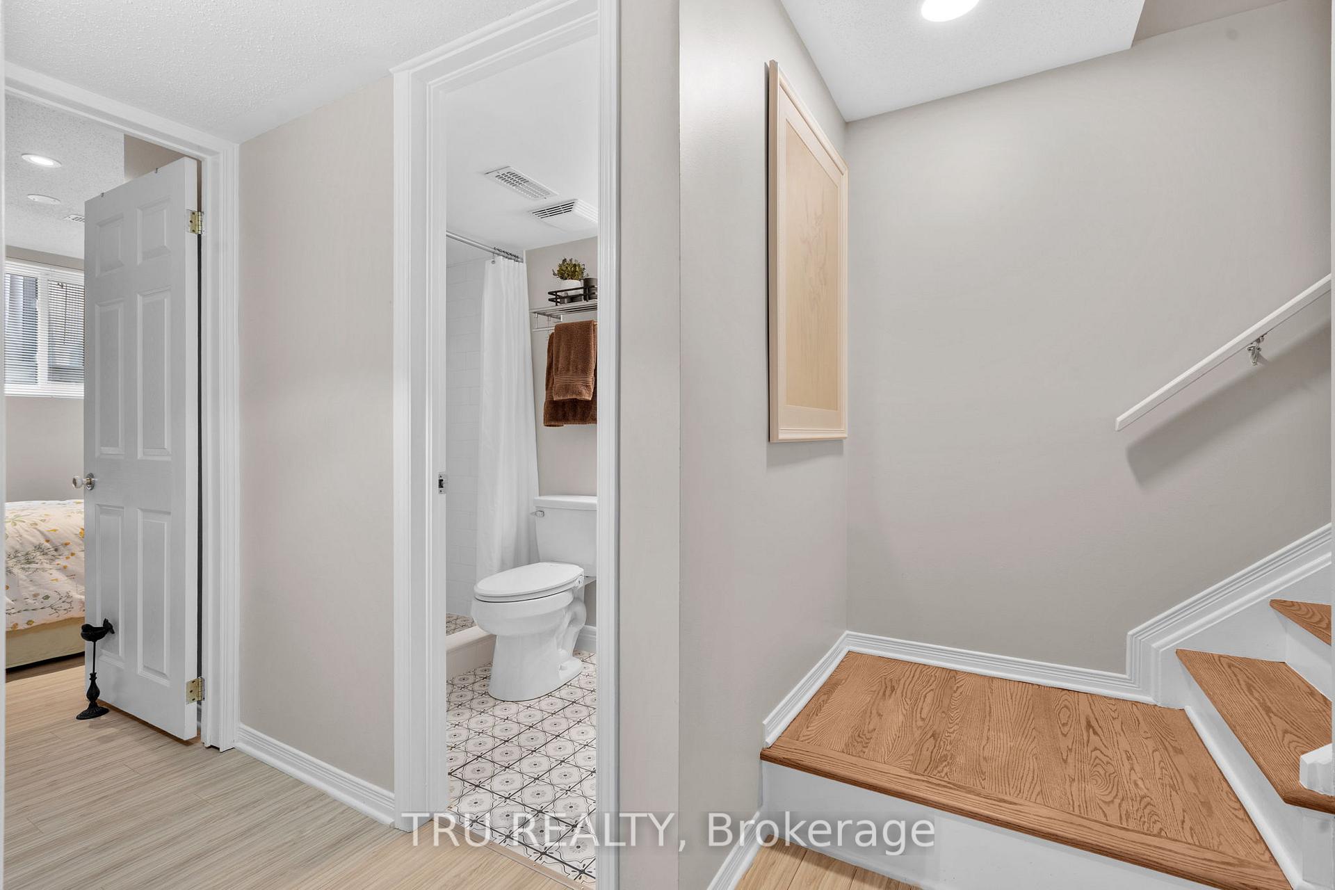 Photo 25 of 2023 Avenue O, Ottawa, Eastway Gardens/Industrial Park — HOMEH