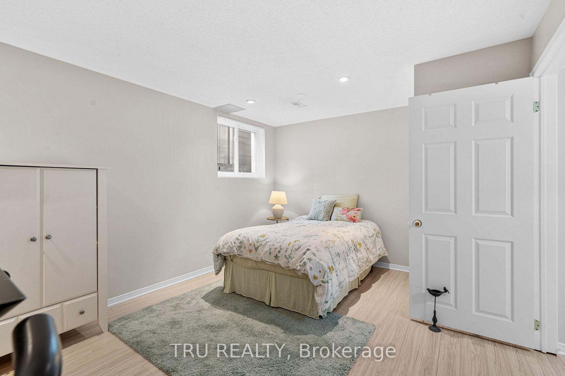 Photo 26 of 2023 Avenue O, Ottawa, Eastway Gardens/Industrial Park — HOMEH