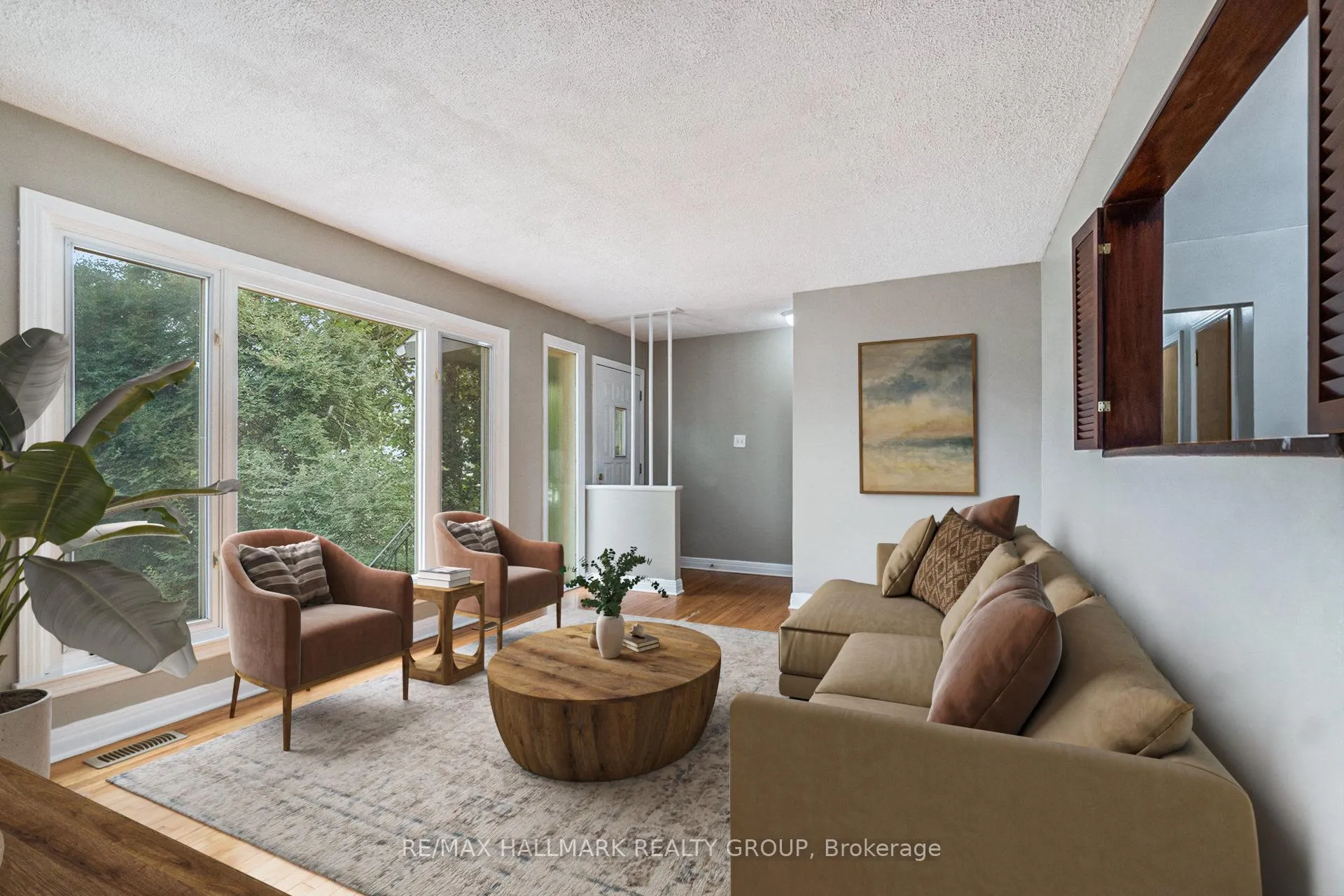 Photo 4 of 426 Blake Boulevard, Ottawa, Vanier — HOMEH