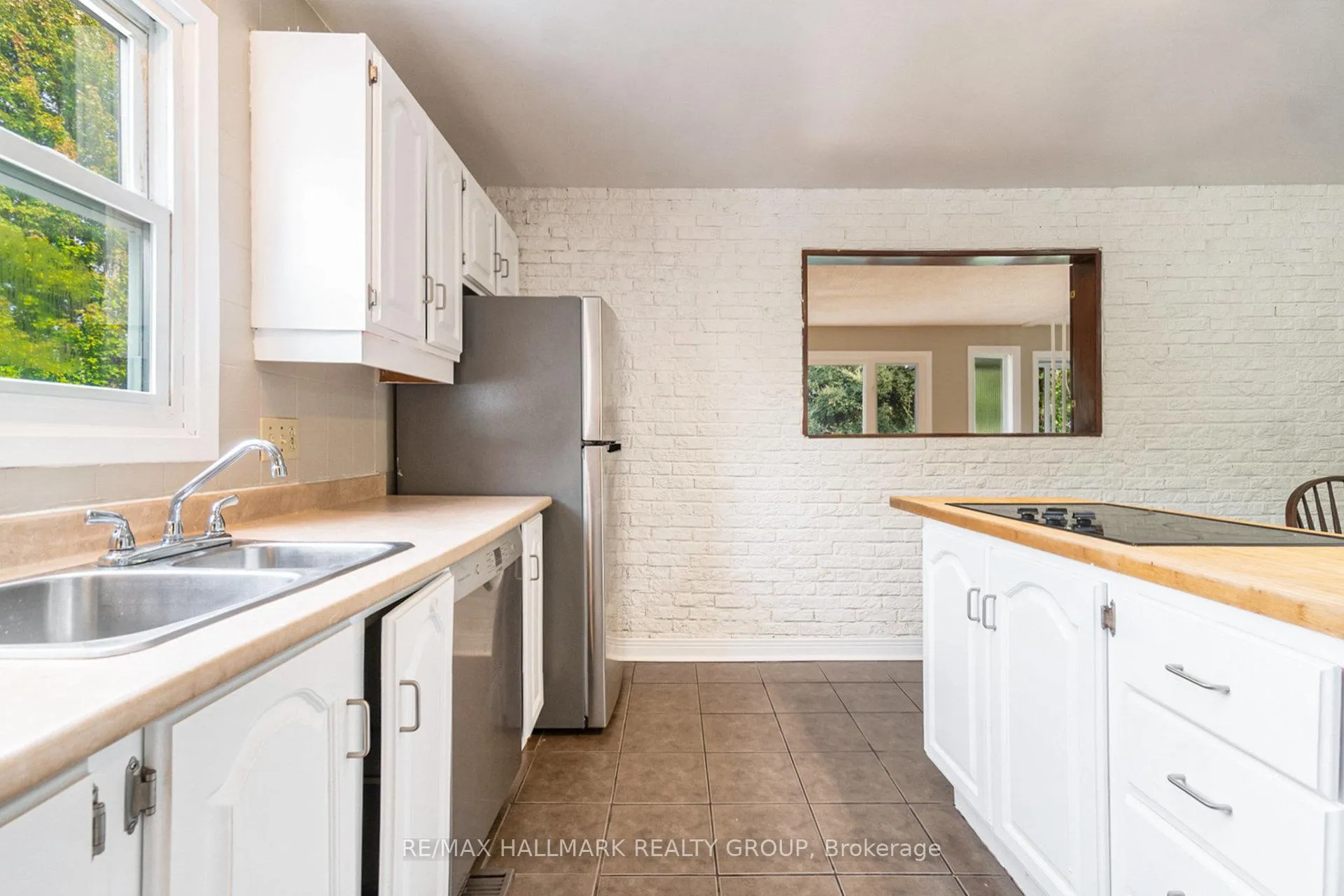 Photo 9 of 426 Blake Boulevard, Ottawa, Vanier — HOMEH