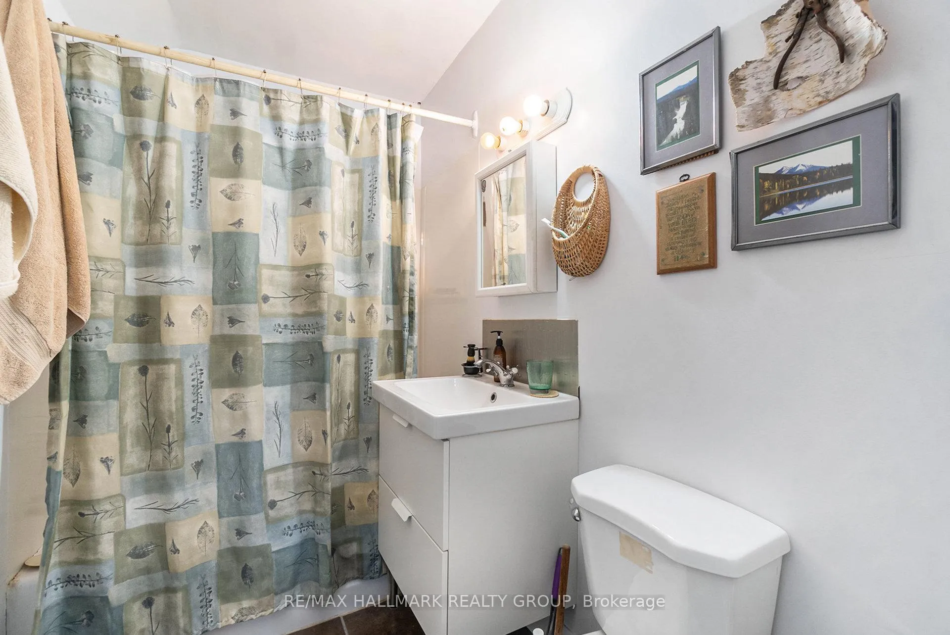 Photo 28 of 426 Blake Boulevard, Ottawa, Vanier — HOMEH