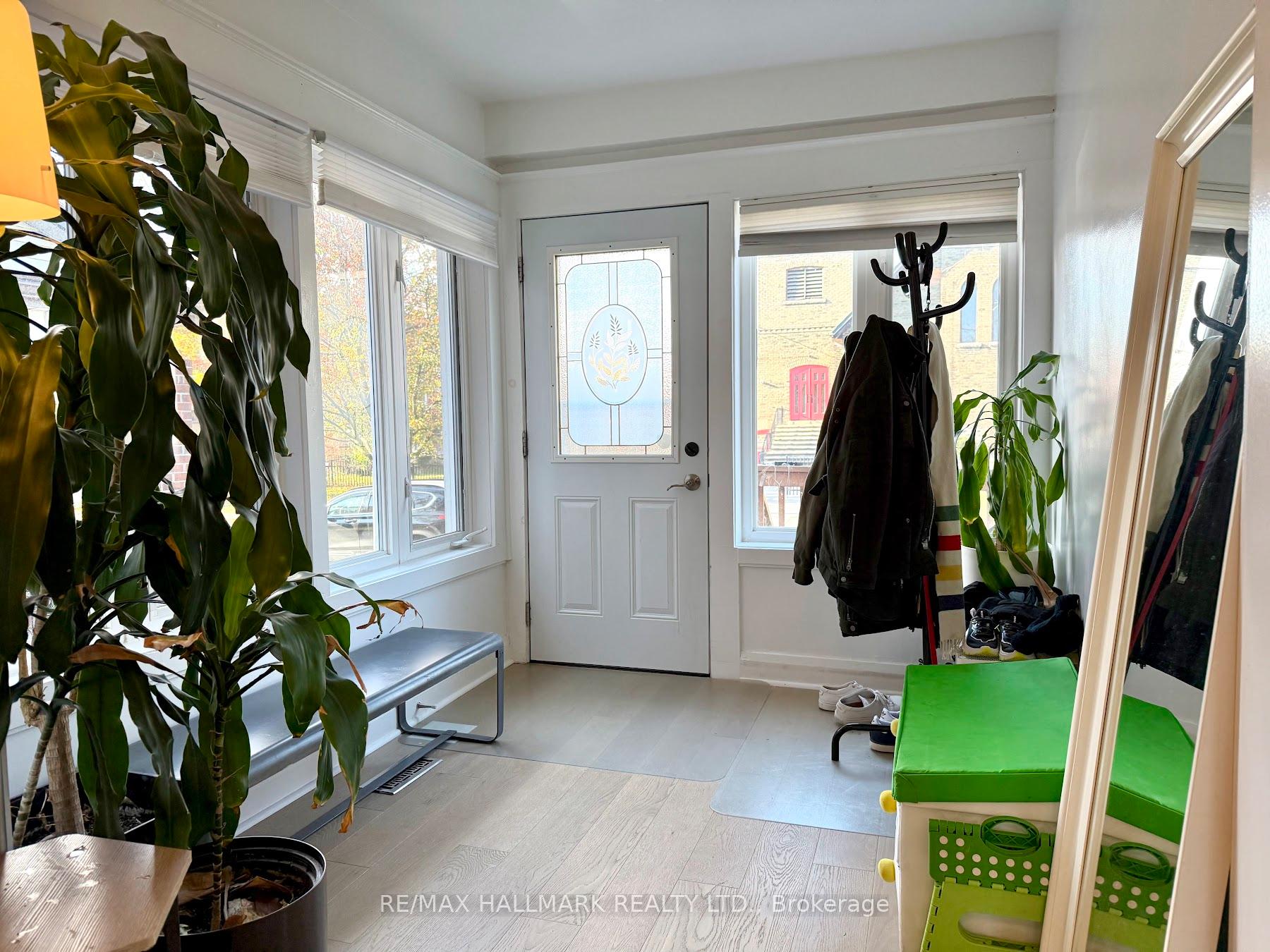 Photo 4 of 157 Sixth Street, Etobicoke, New Toronto — HOMEH