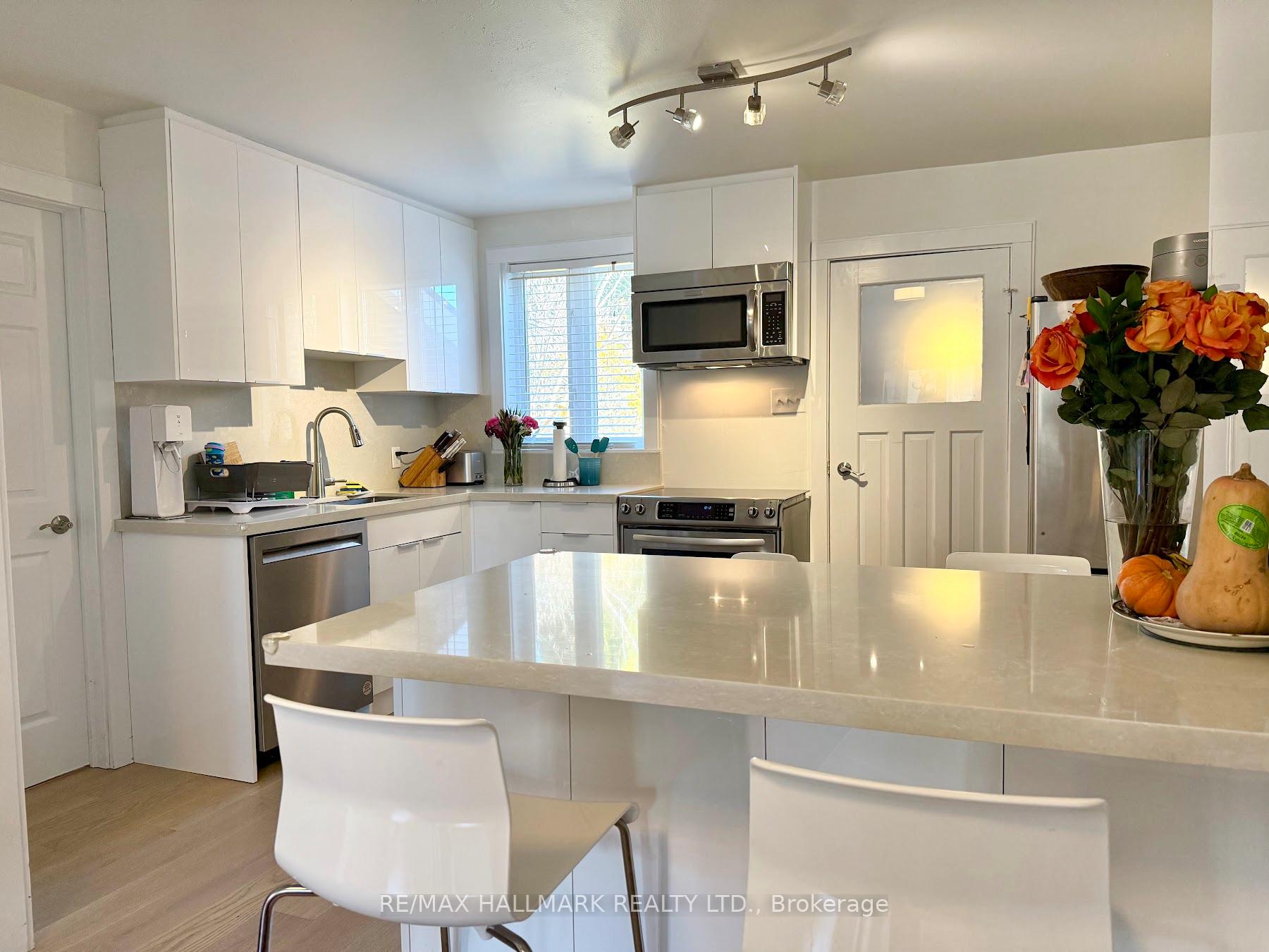 Photo 14 of 157 Sixth Street, Etobicoke, New Toronto — HOMEH