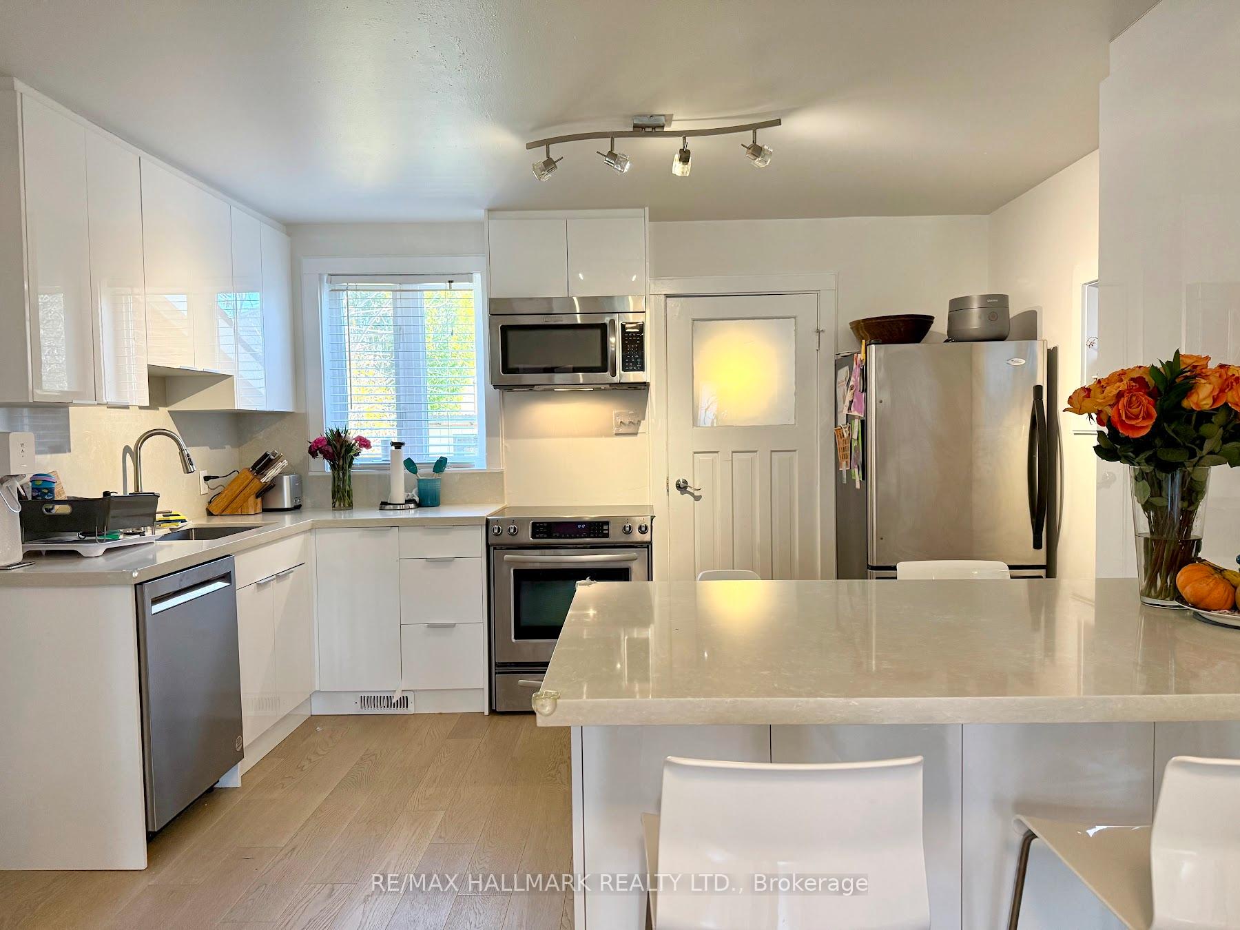 Photo 15 of 157 Sixth Street, Etobicoke, New Toronto — HOMEH