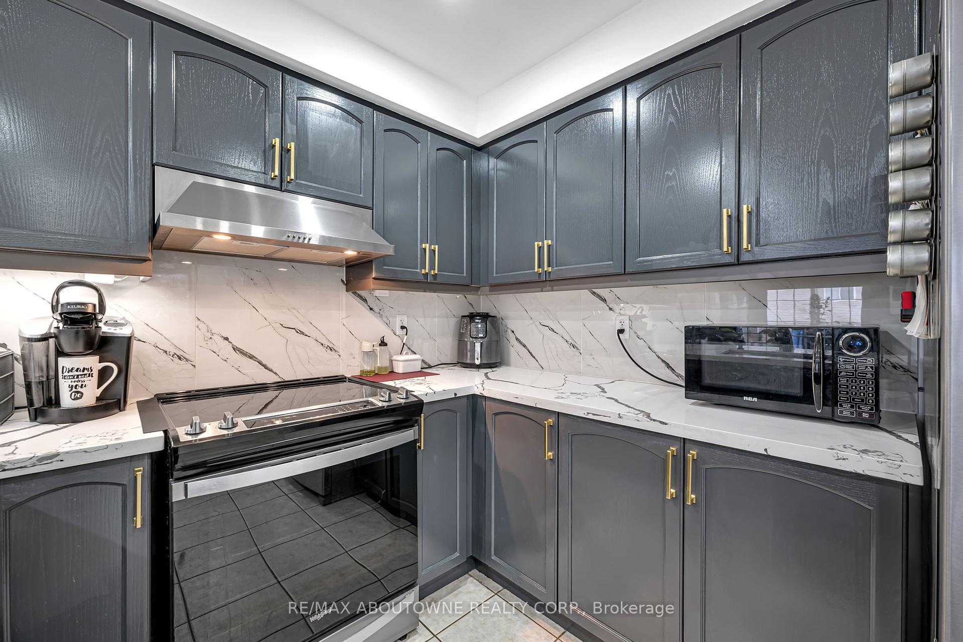 Photo 8 of 303 Porte Road, Ajax, South East — HOMEH