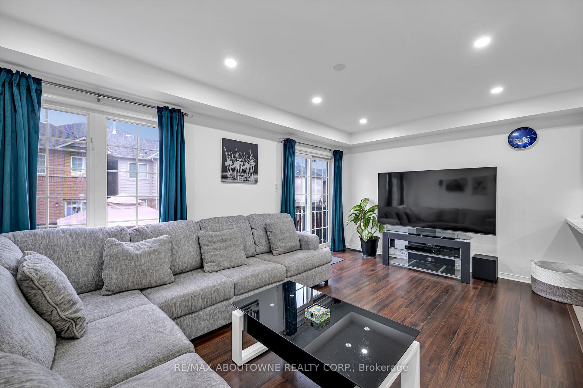Photo 10 of 303 Porte Road, Ajax, South East — HOMEH