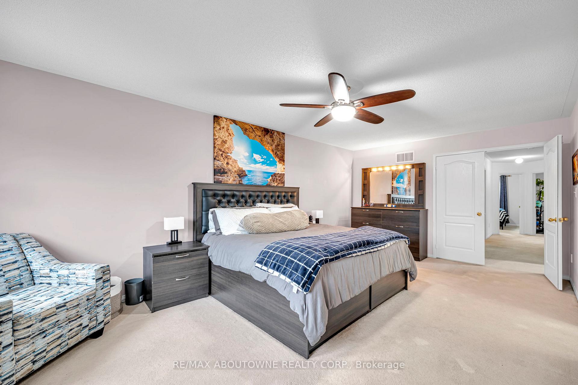 Photo 15 of 303 Porte Road, Ajax, South East — HOMEH