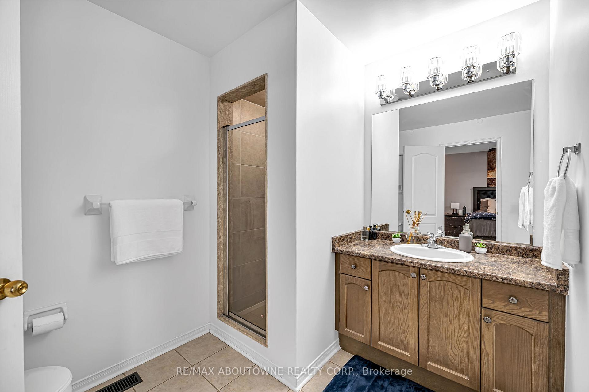 Photo 18 of 303 Porte Road, Ajax, South East — HOMEH