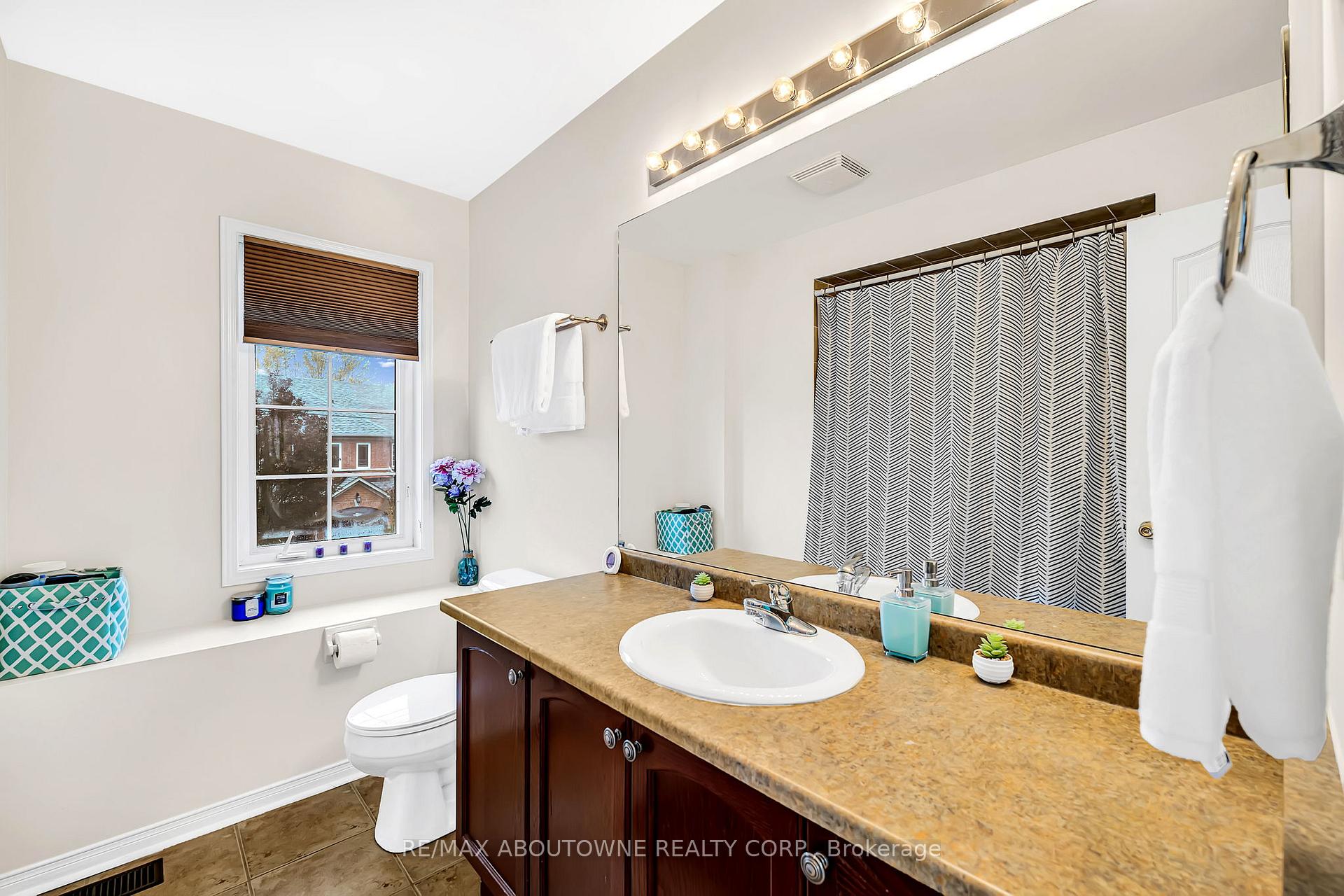 Photo 24 of 303 Porte Road, Ajax, South East — HOMEH