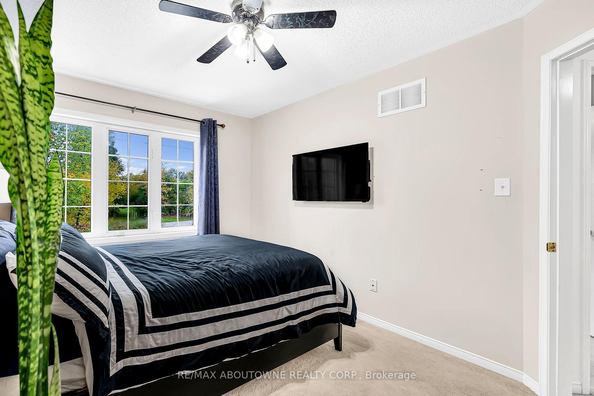 Photo 22 of 303 Porte Road, Ajax, South East — HOMEH