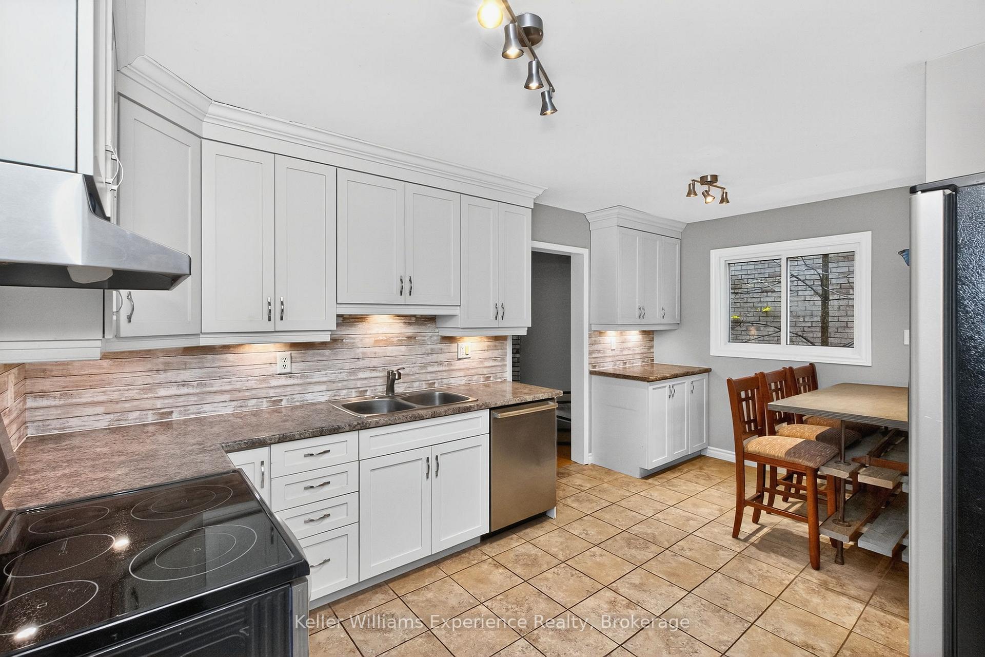 Photo 5 of 22 Cartwright Drive, Barrie, Cundles East — HOMEH