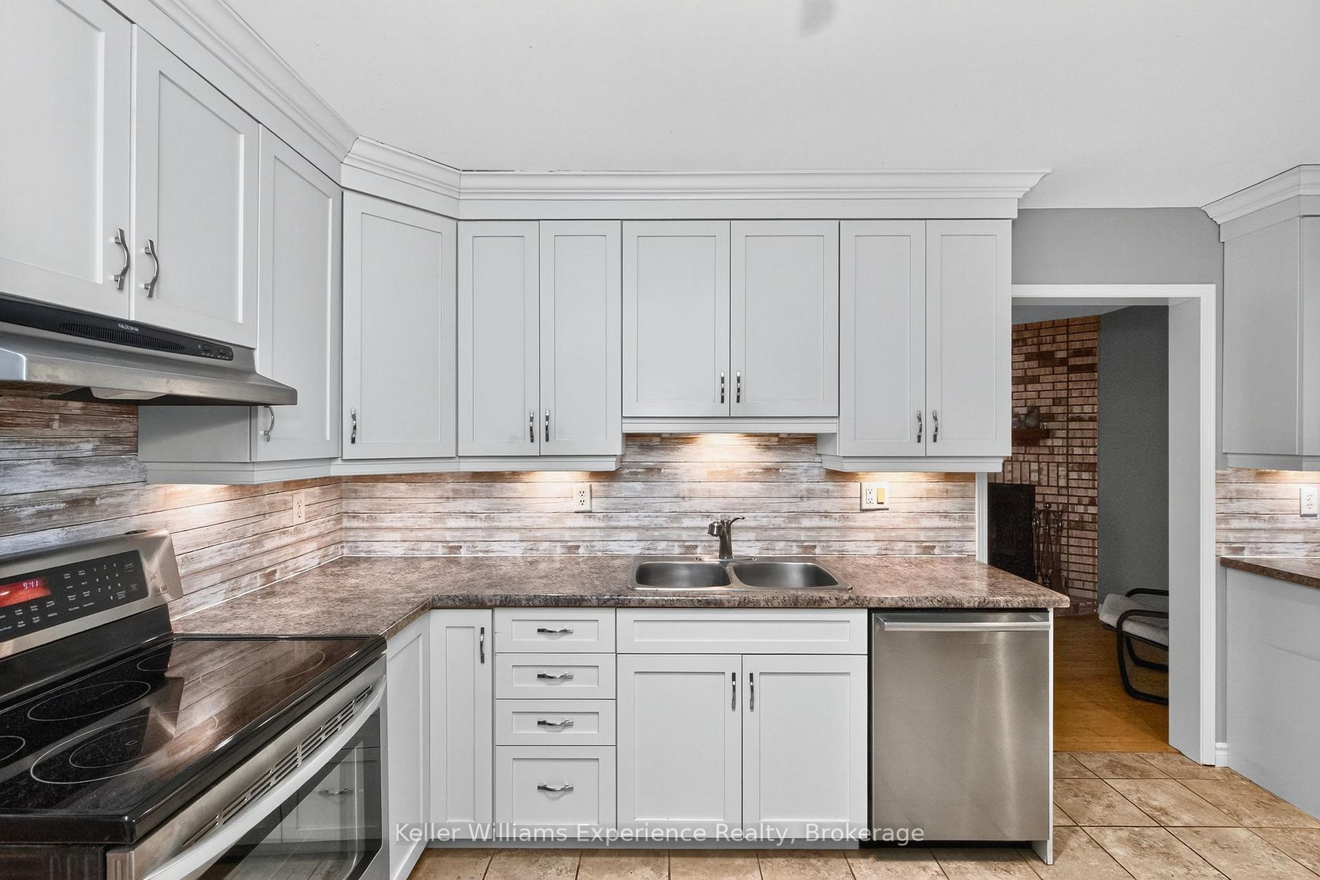 Photo 6 of 22 Cartwright Drive, Barrie, Cundles East — HOMEH