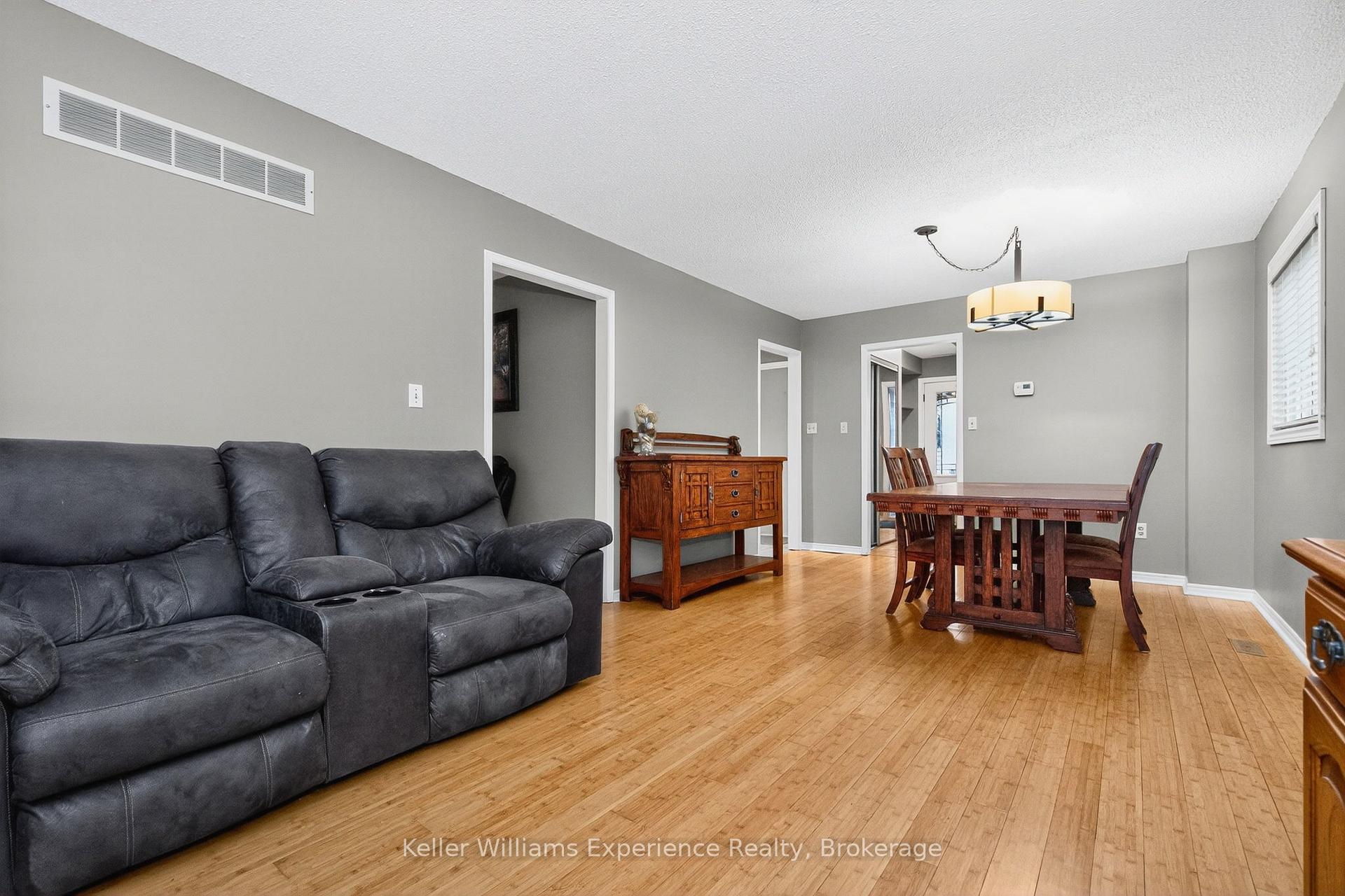 Photo 13 of 22 Cartwright Drive, Barrie, Cundles East — HOMEH
