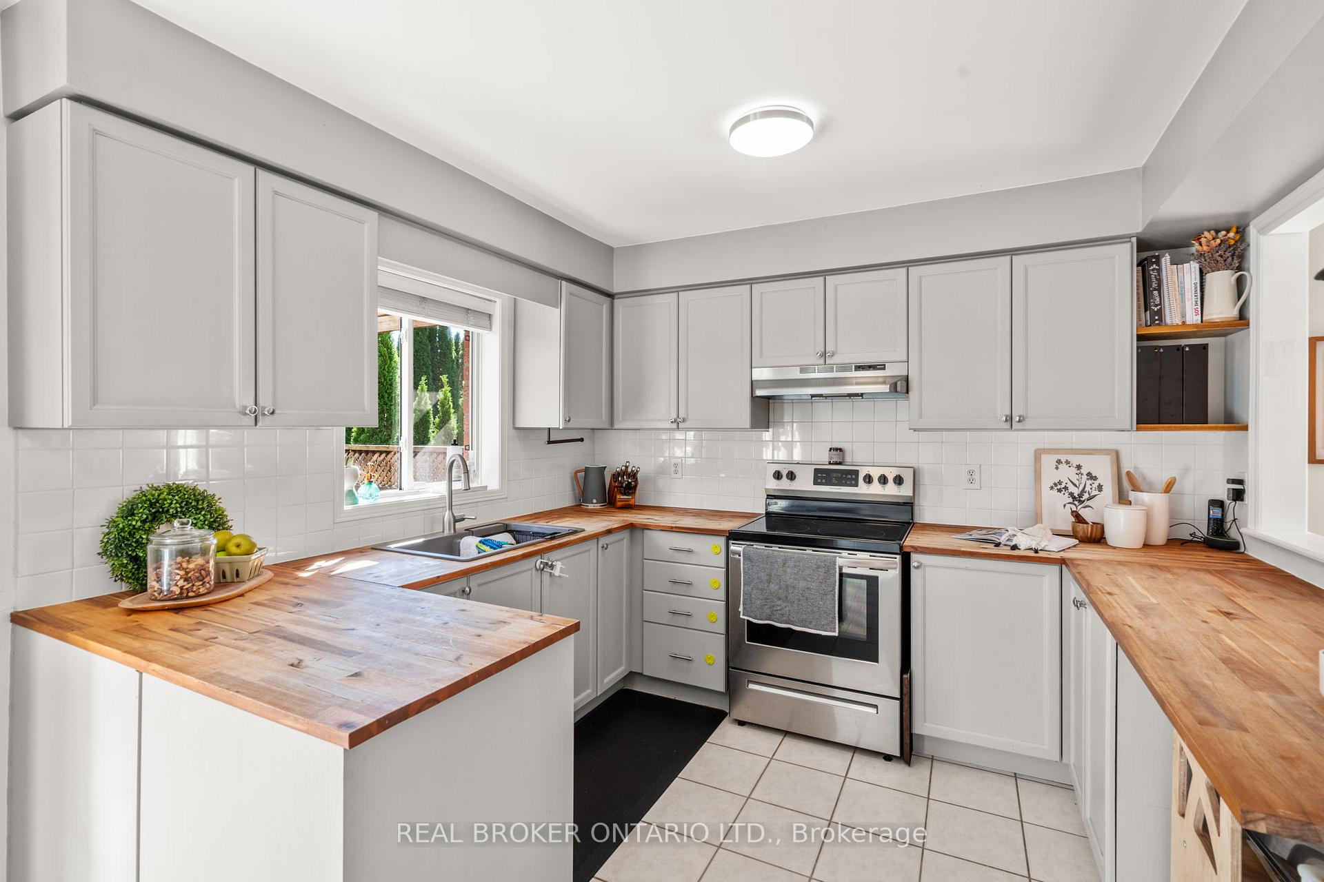 Photo 13 of 46 Bolster Lane, Uxbridge — HOMEH